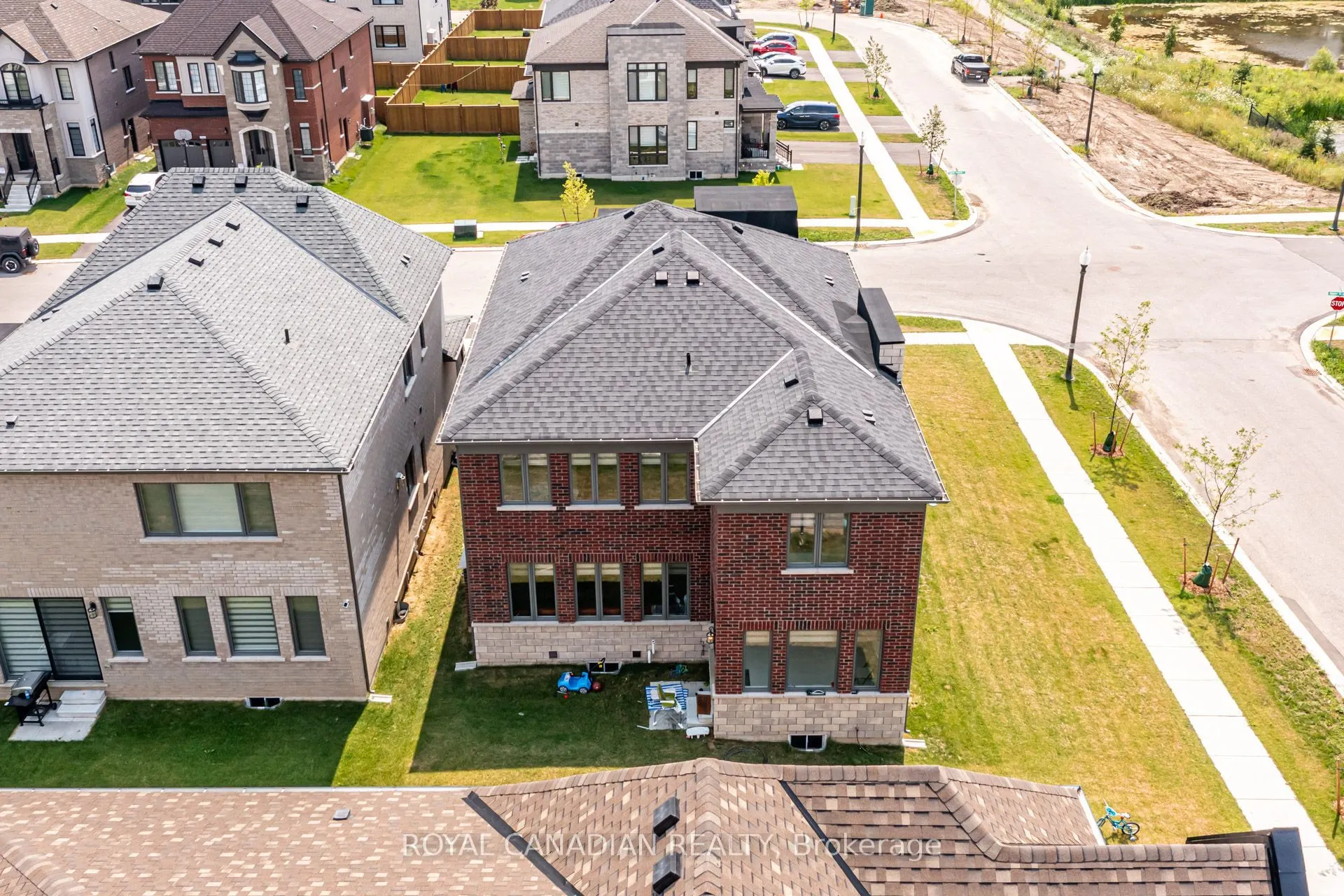 1439 Upper Thames Drive