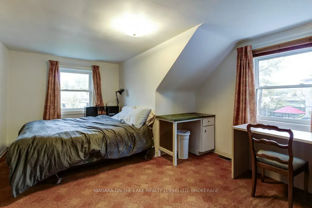262 Simcoe Street