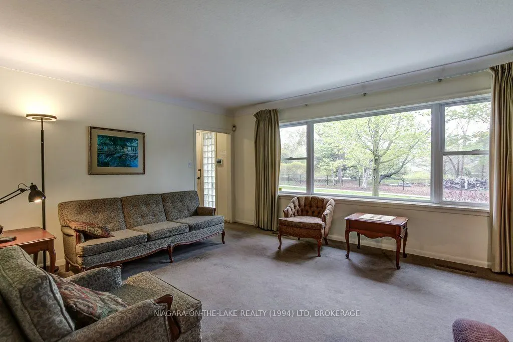 262 Simcoe Street