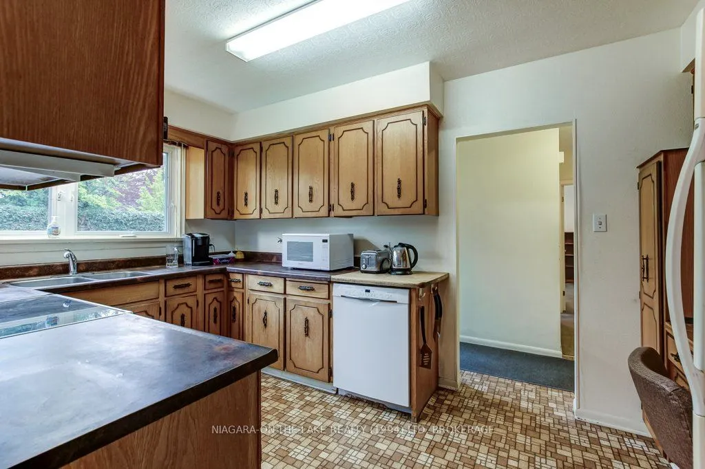 262 Simcoe Street