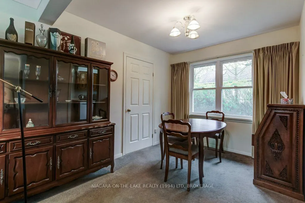 262 Simcoe Street