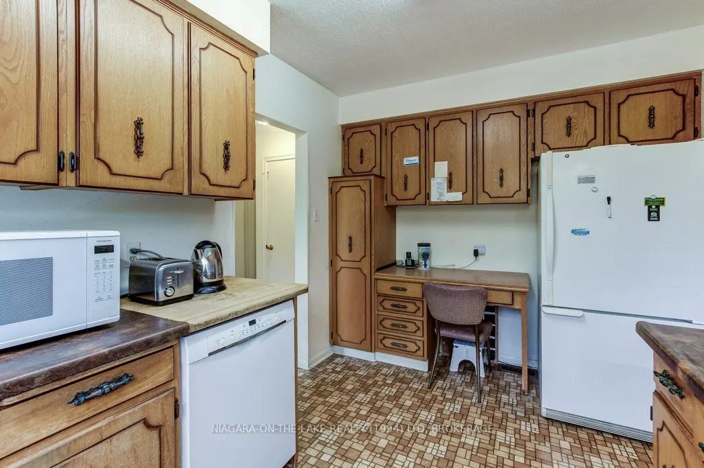 262 Simcoe Street