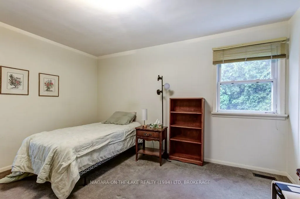 262 Simcoe Street