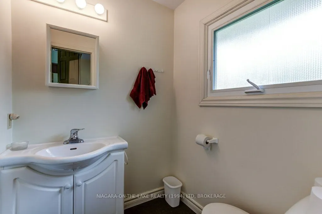 262 Simcoe Street