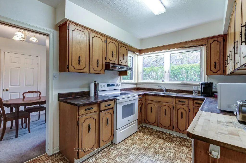 262 Simcoe Street