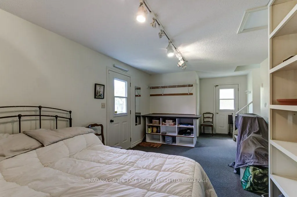 262 Simcoe Street