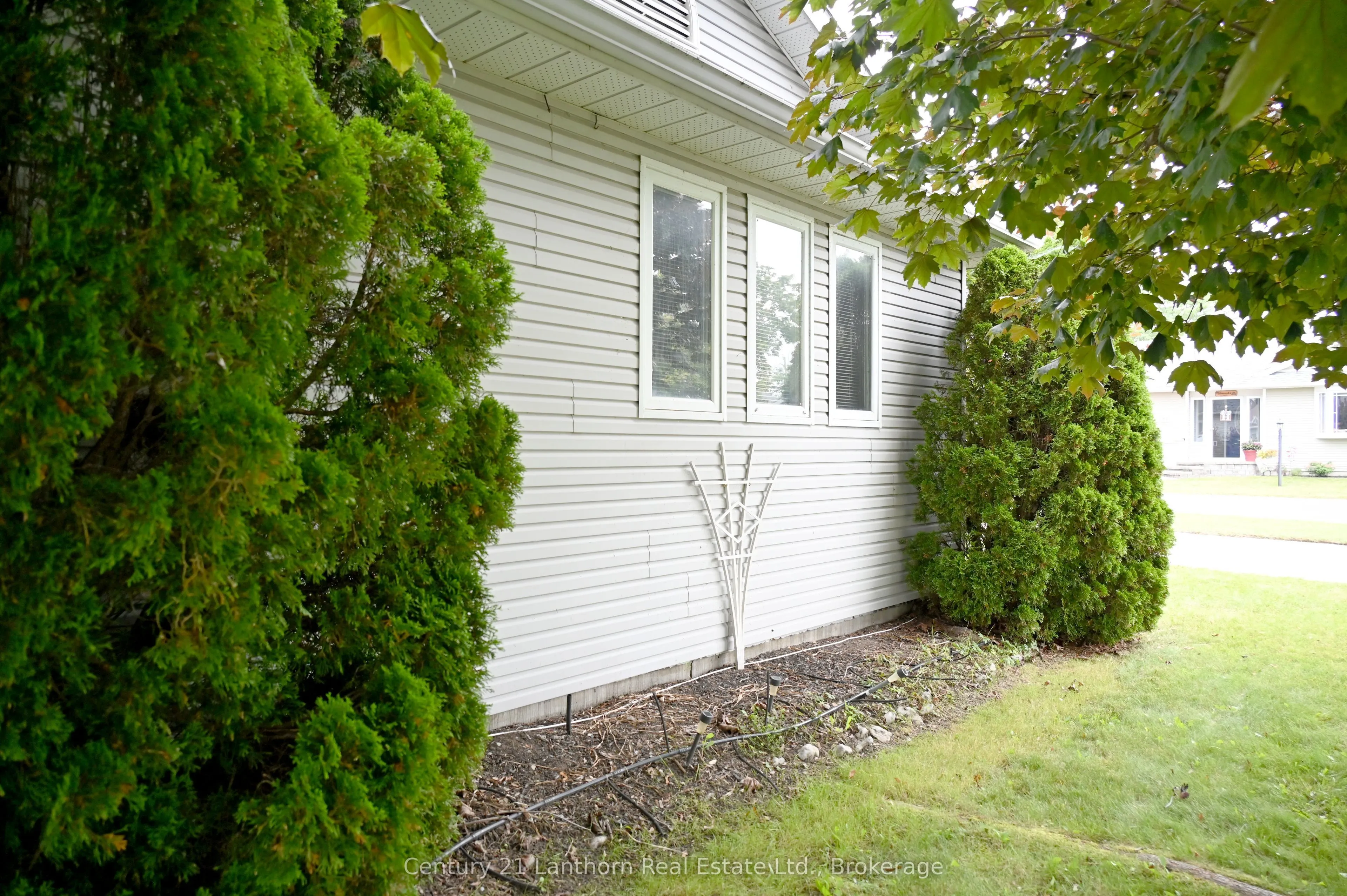 1 Reynolds Place N