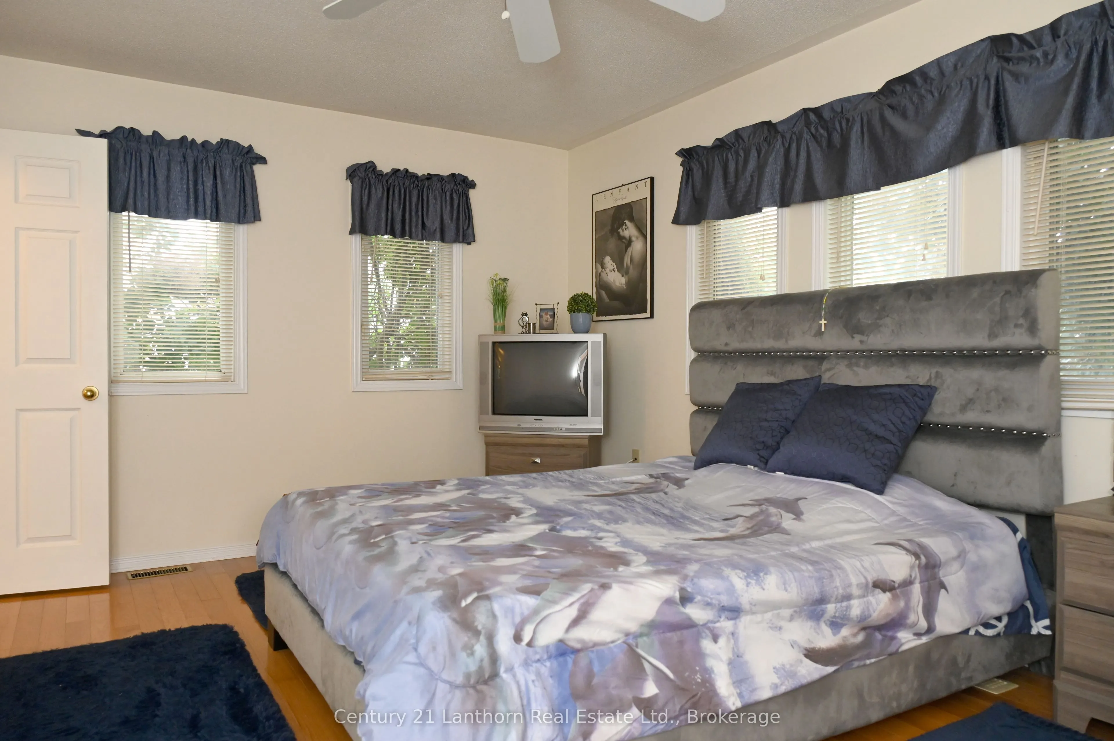 1 Reynolds Place N