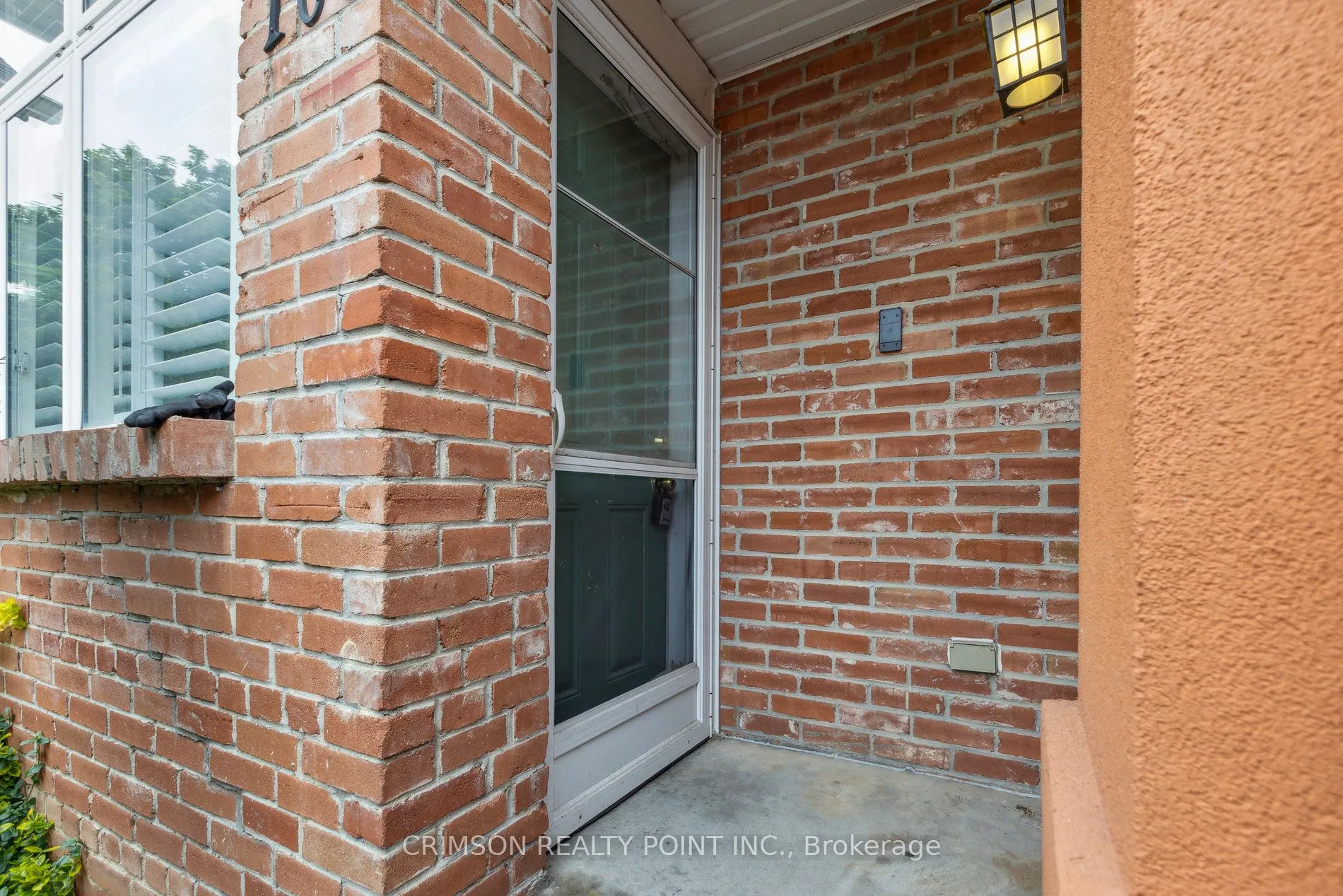 111 Grey Street #105
