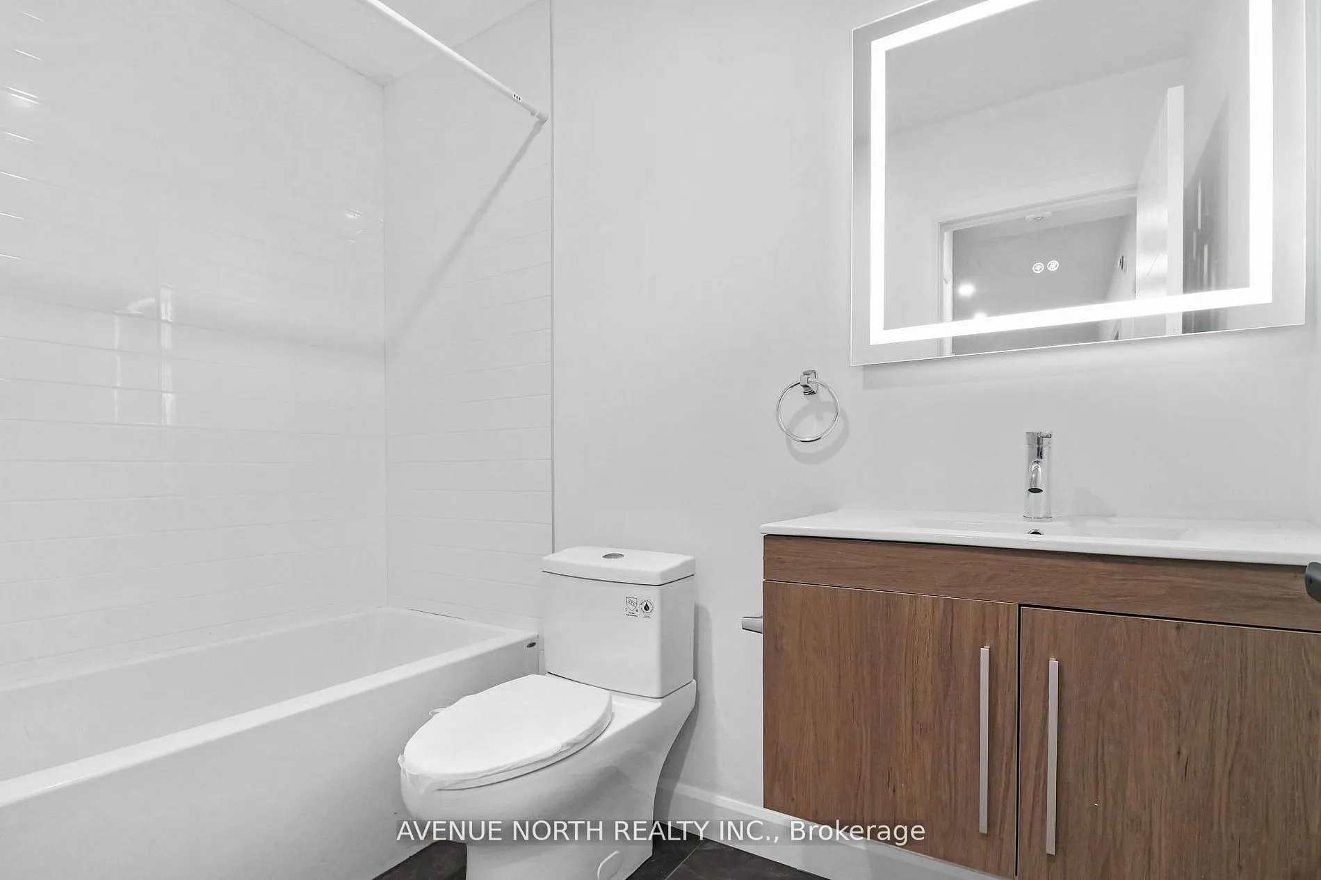 96 Jolliet Avenue #1