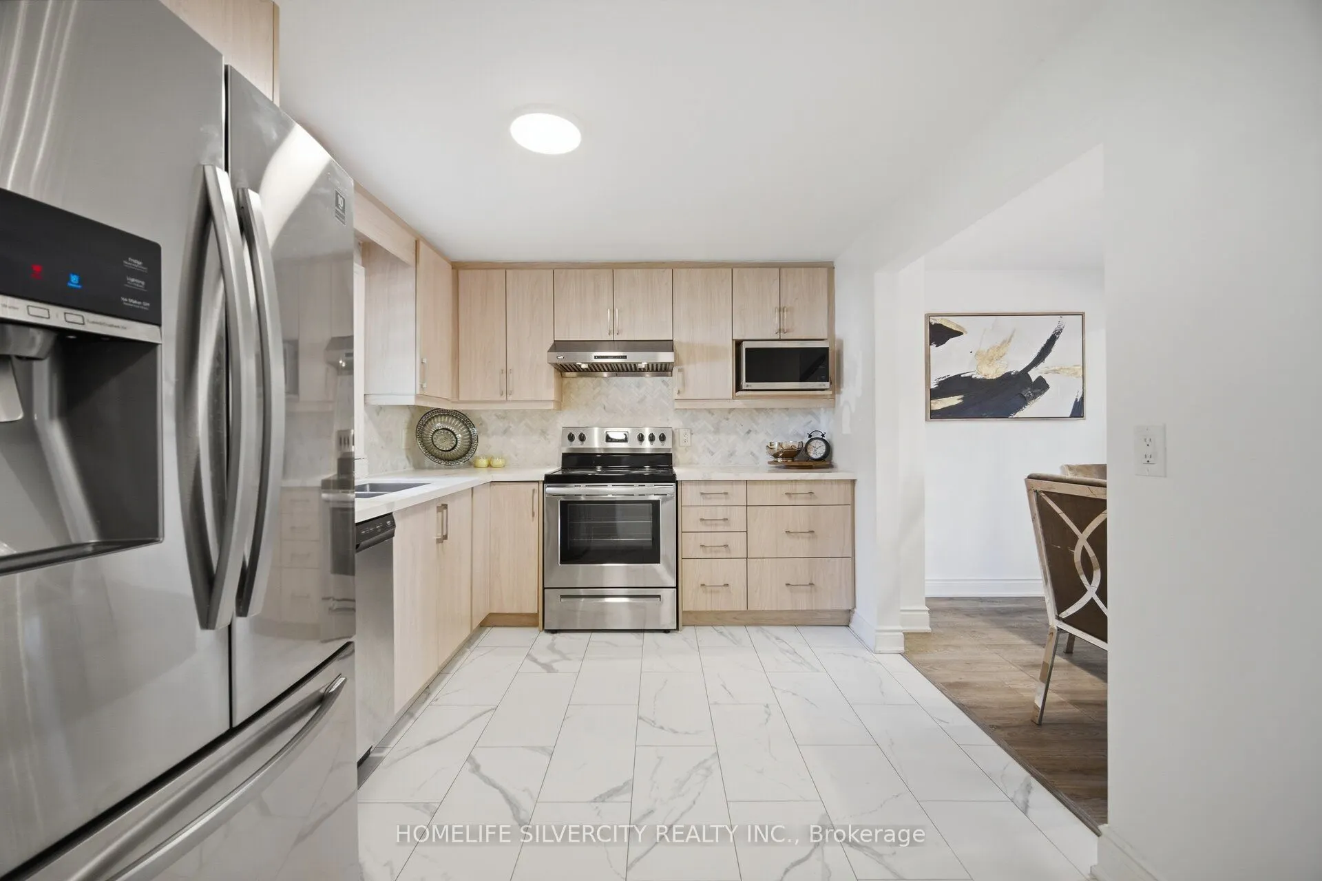 731 Elgin Street N