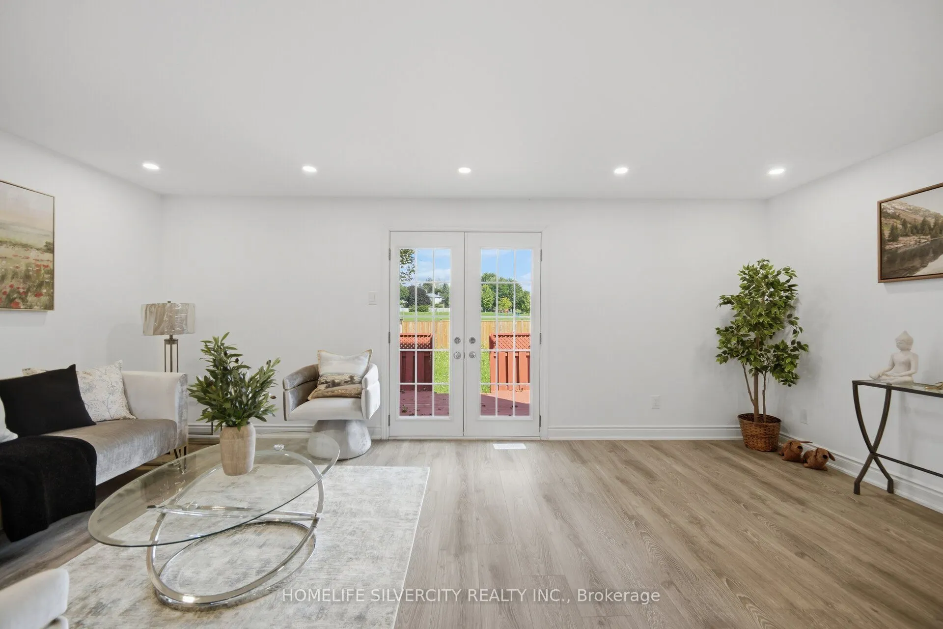 731 Elgin Street N