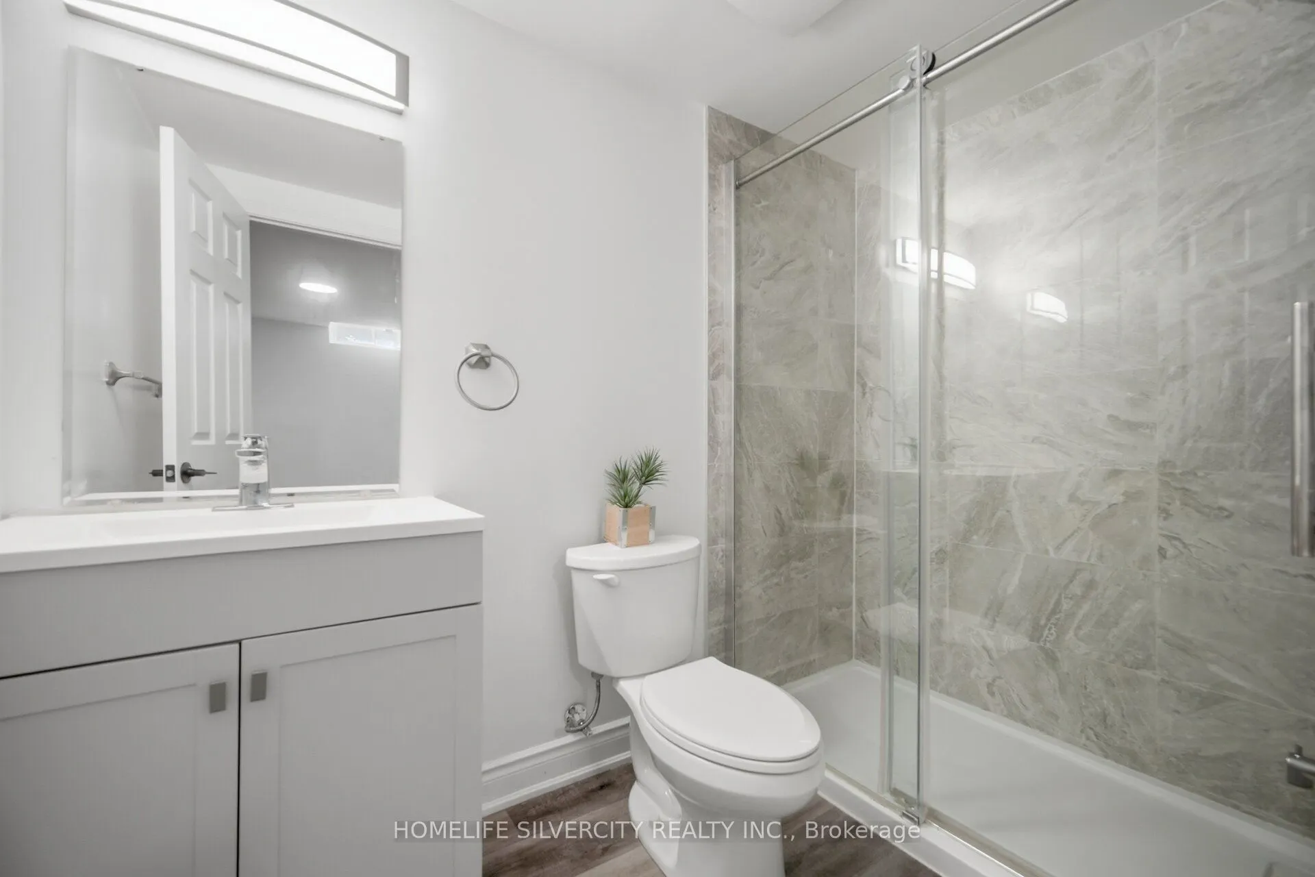 731 Elgin Street N