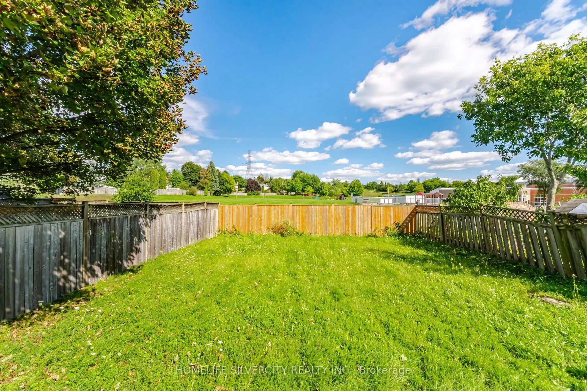 731 Elgin Street N