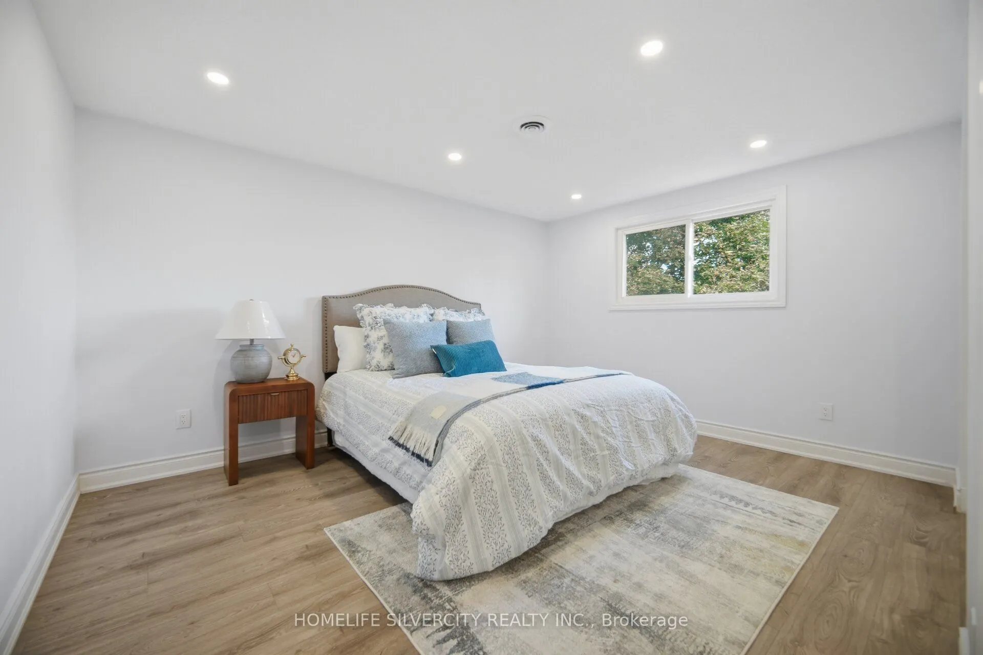 731 Elgin Street N