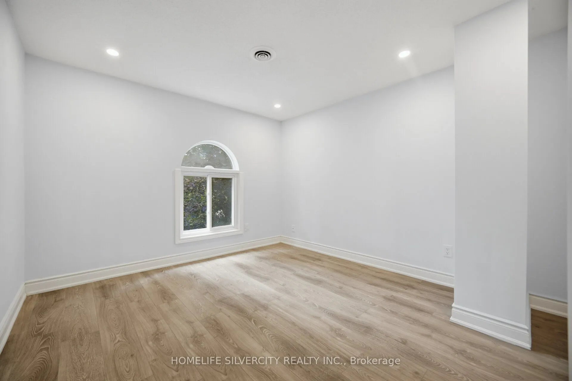 731 Elgin Street N