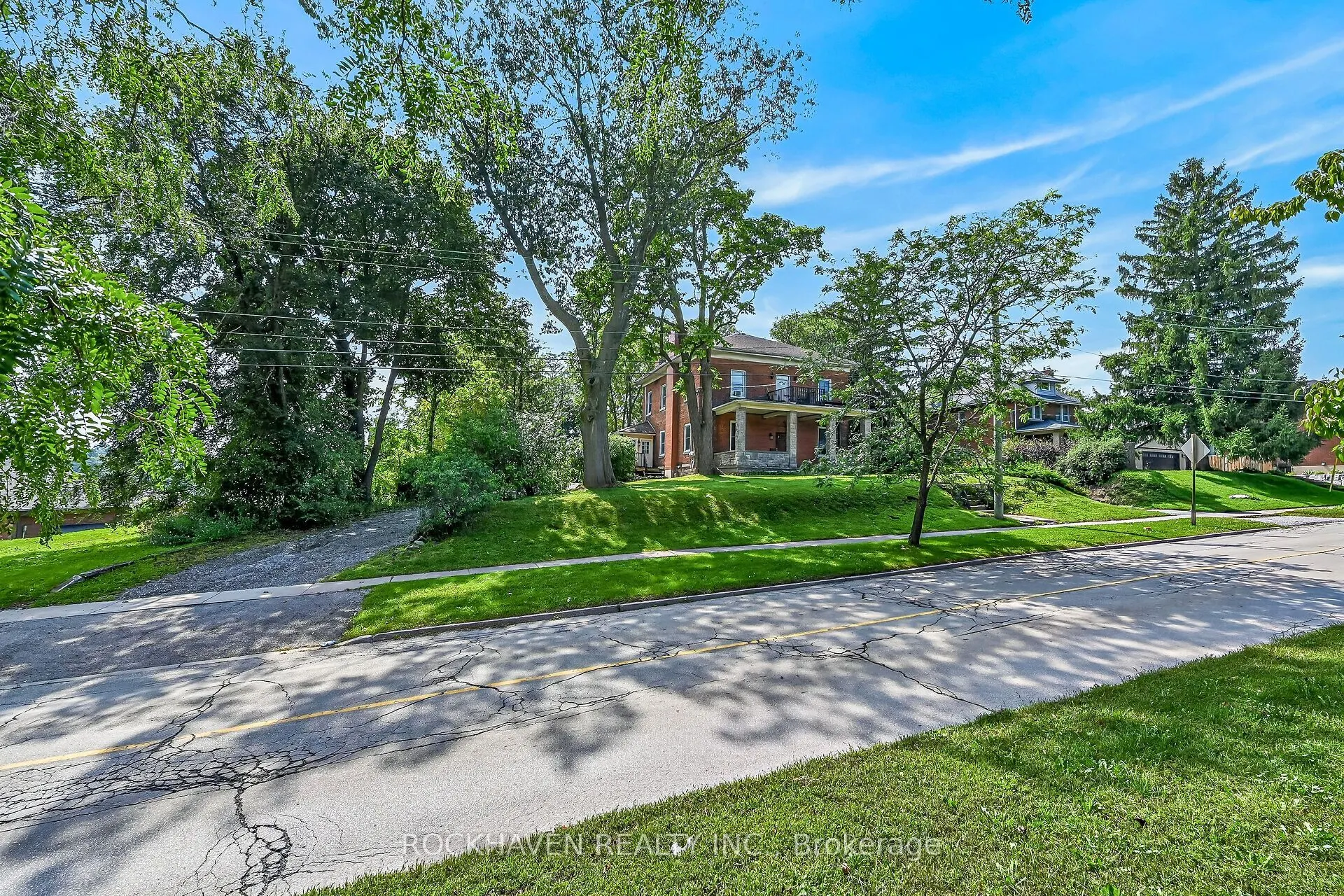 15 St David Street W