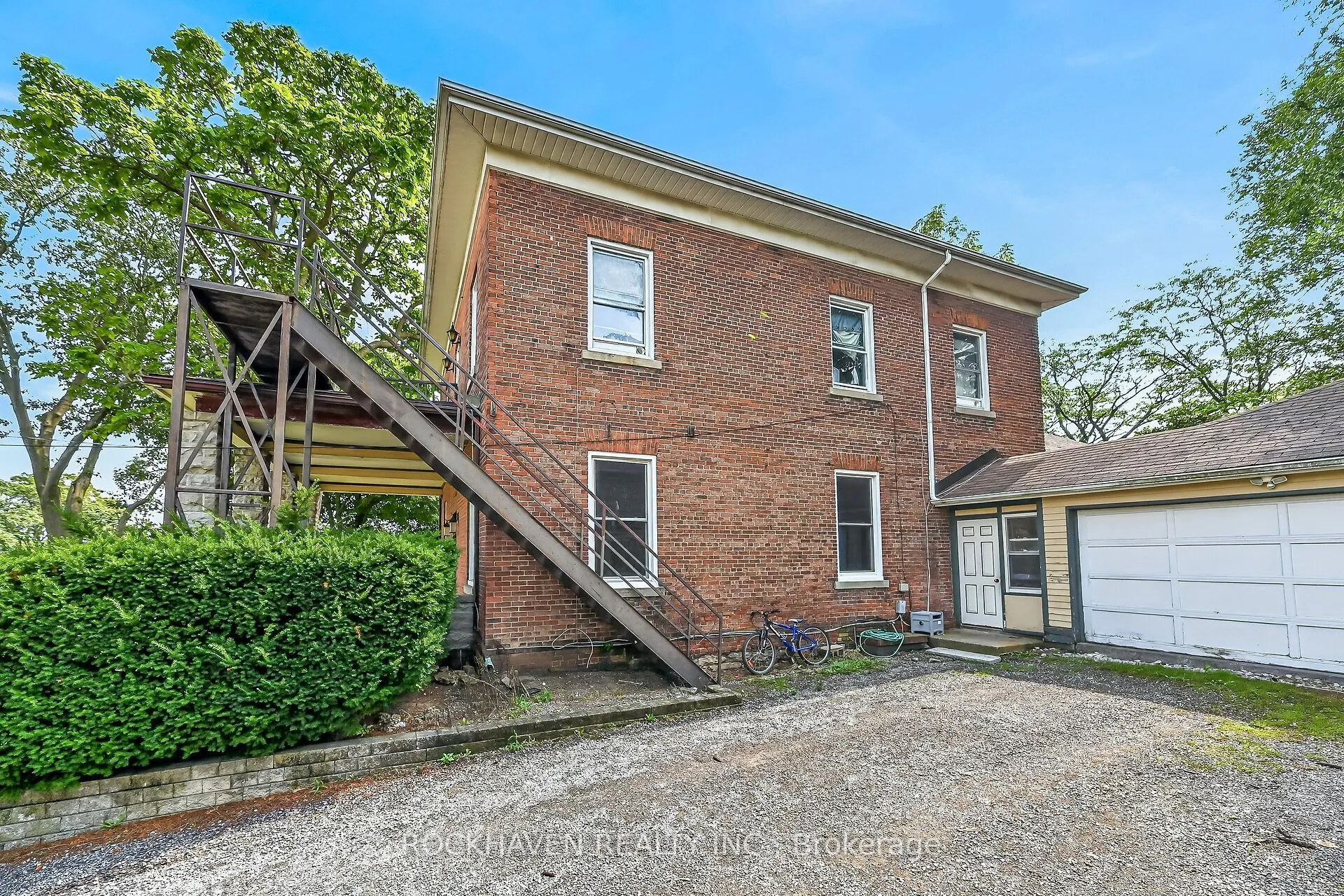 15 St David Street W