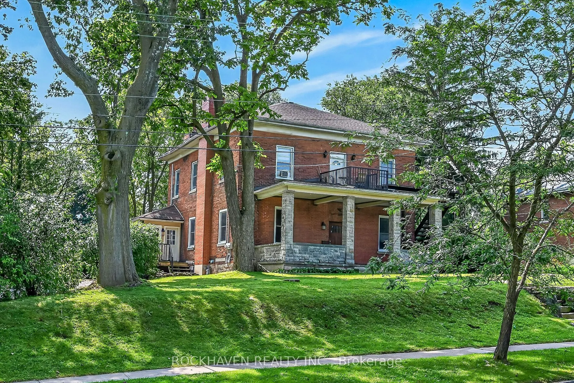 15 St David Street W