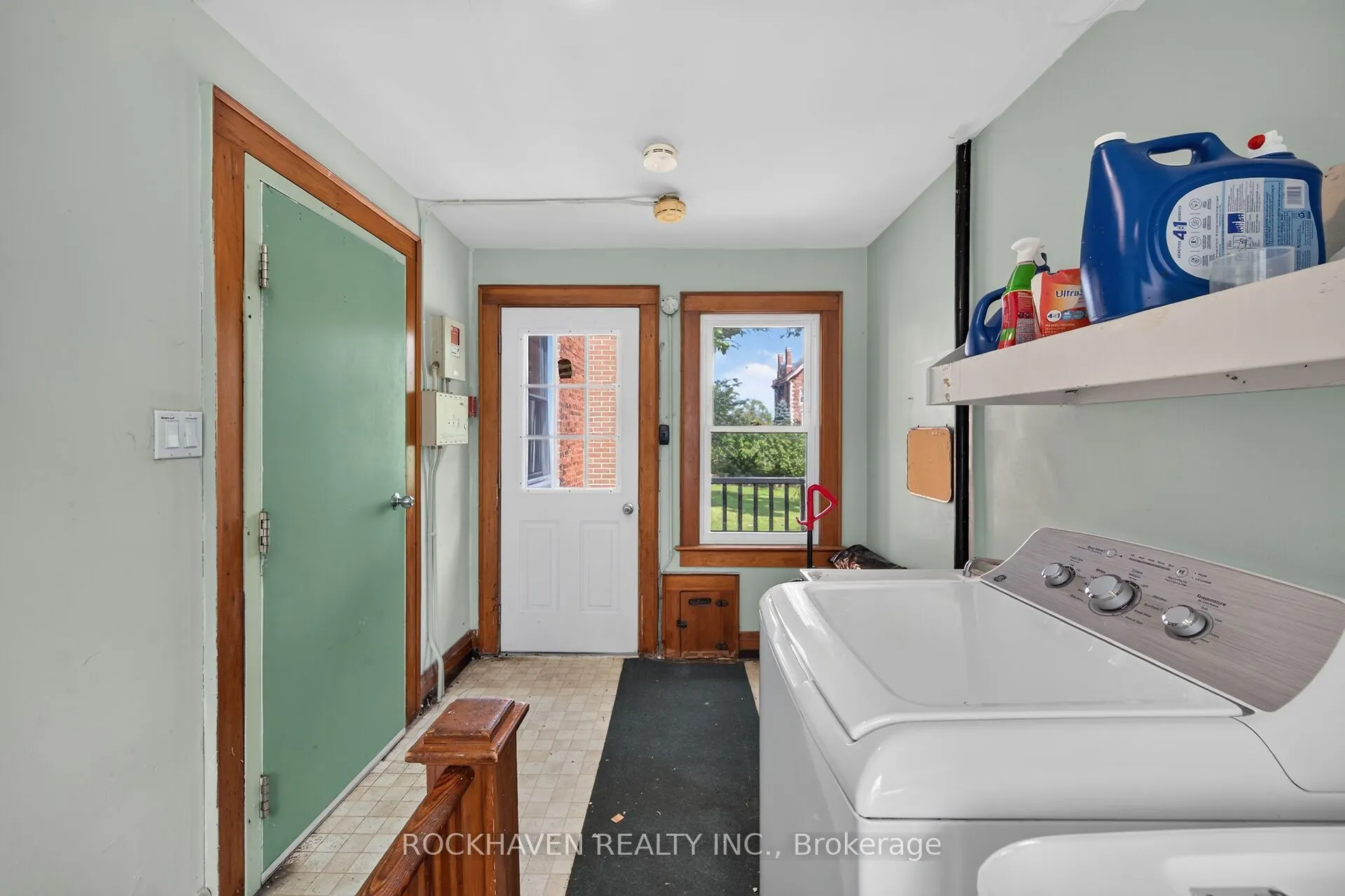 15 St David Street W