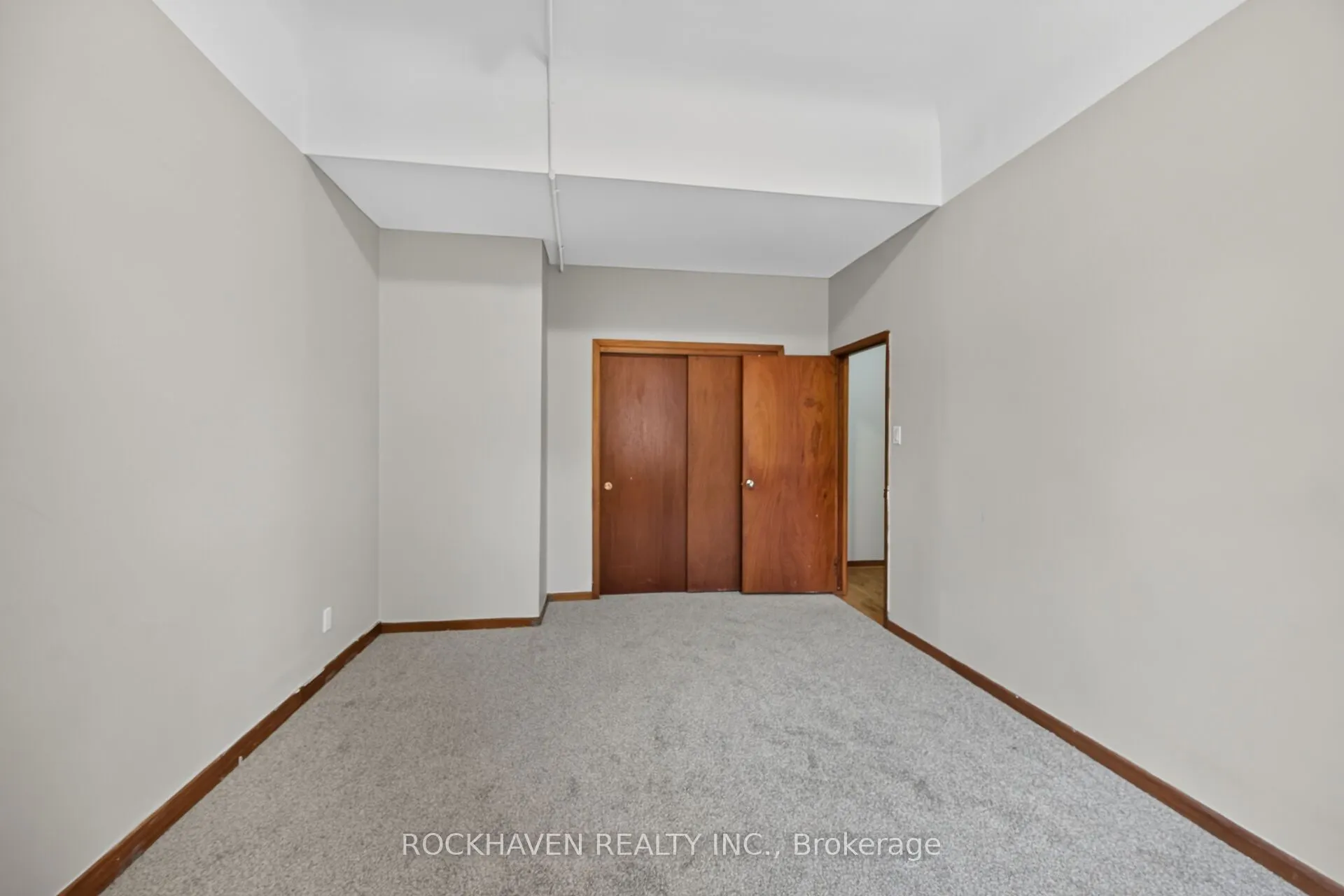 15 St David Street W