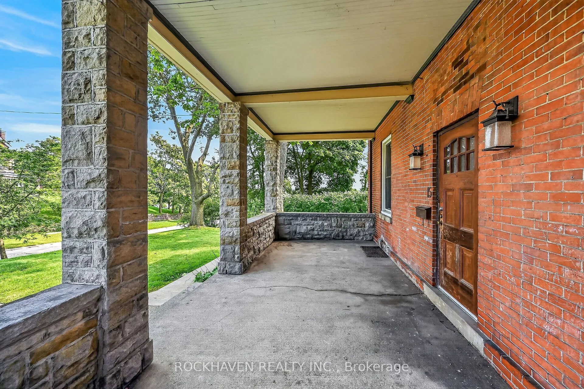 15 St David Street W