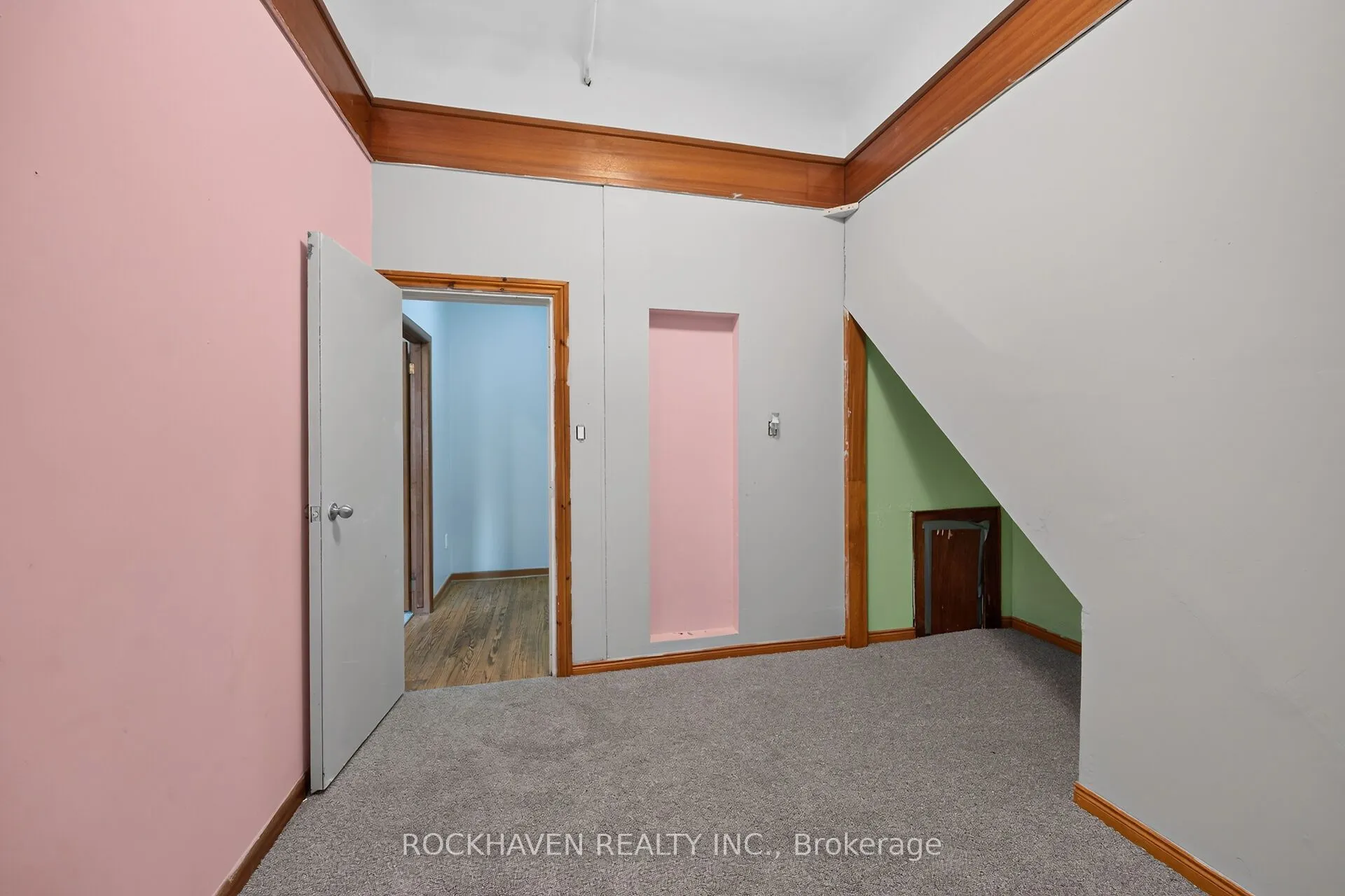 15 St David Street W