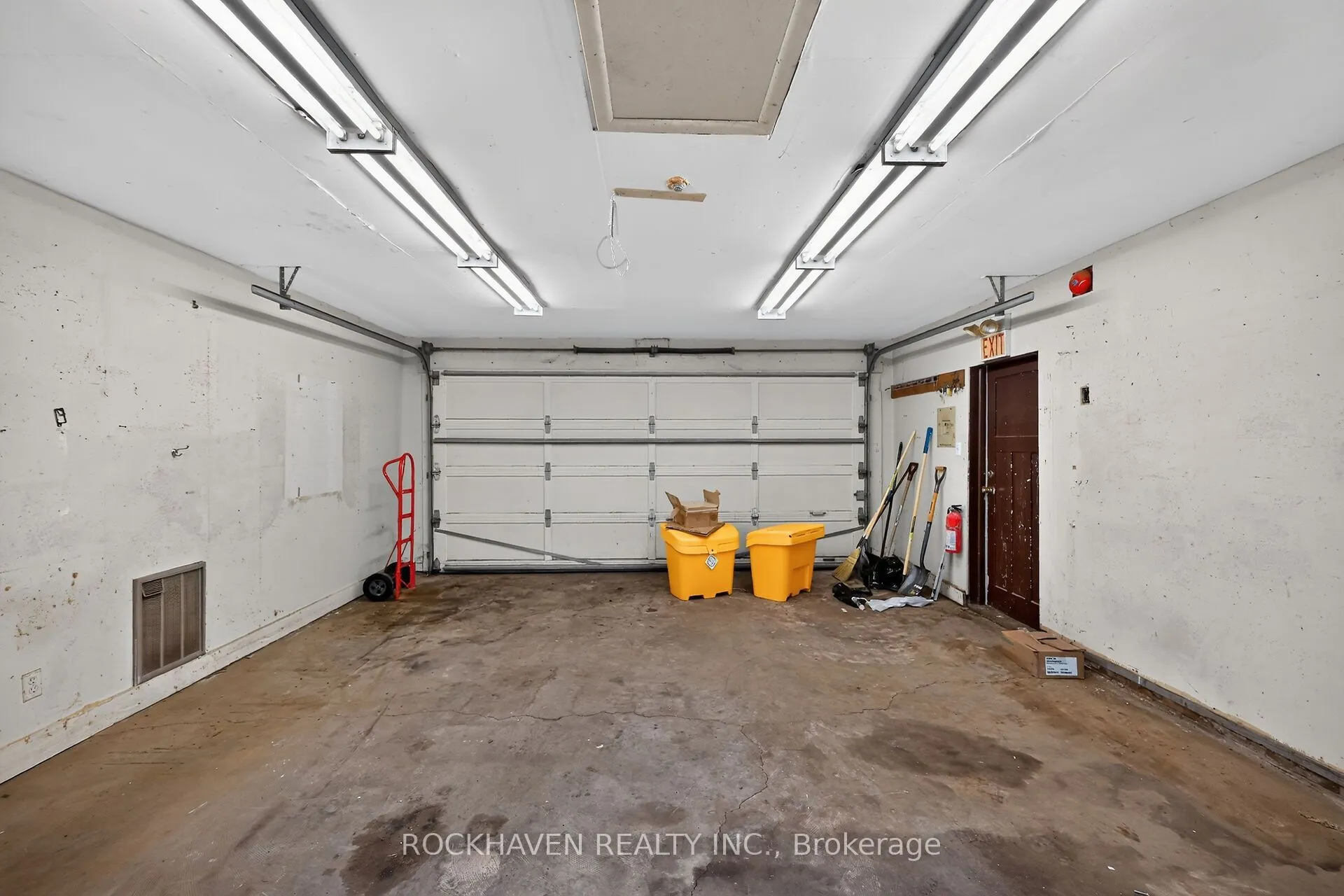 15 St David Street W