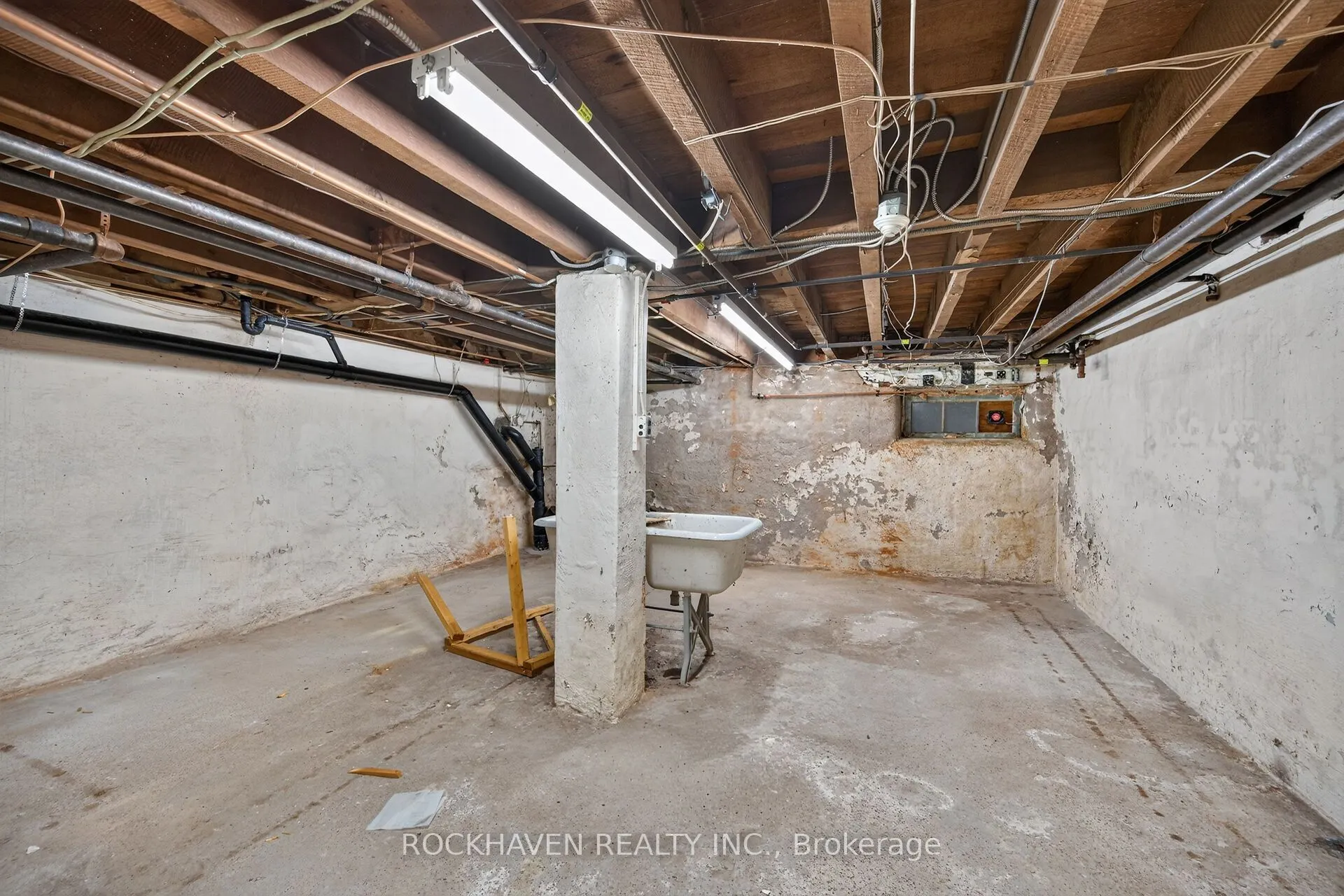 15 St David Street W