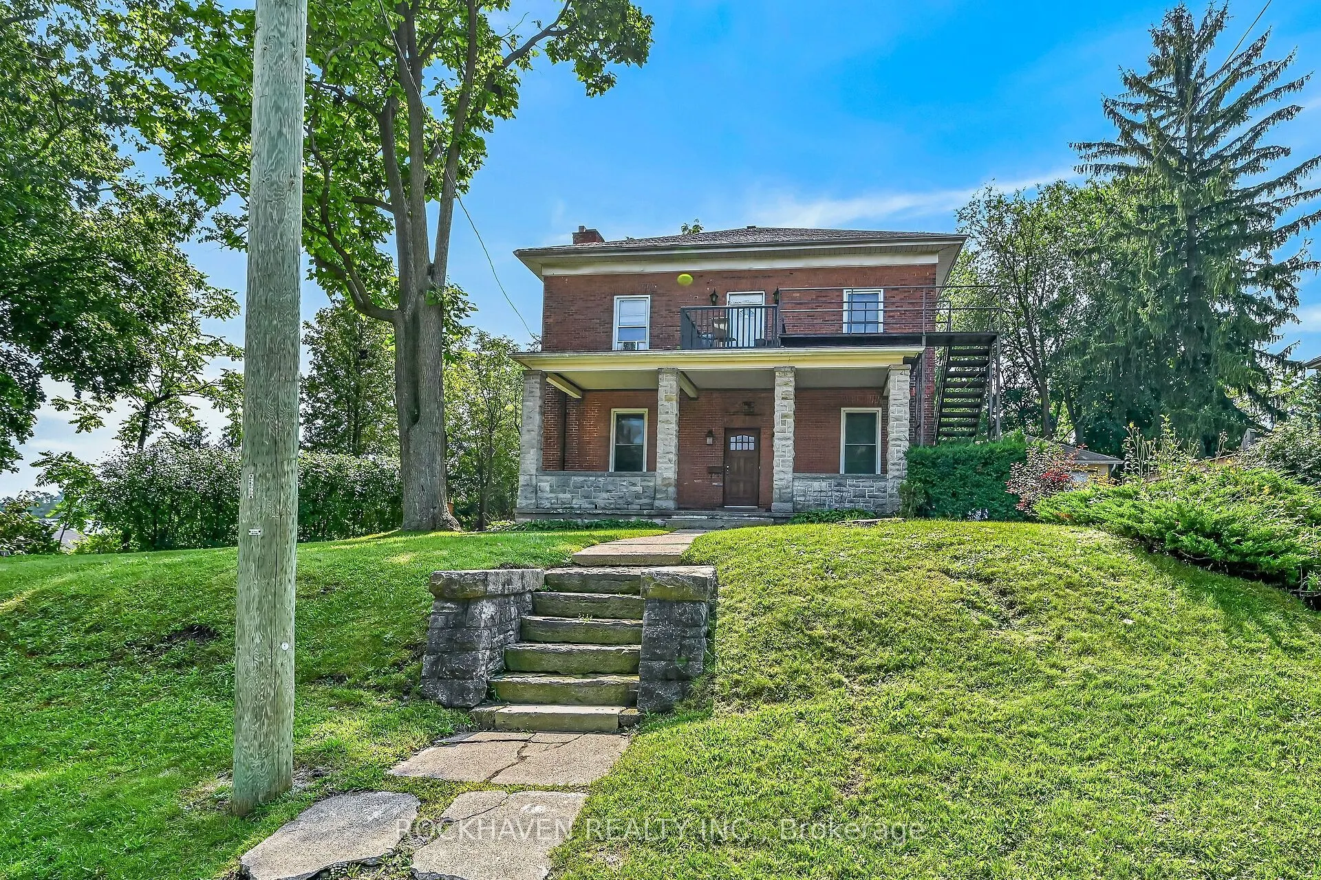15 St David Street W