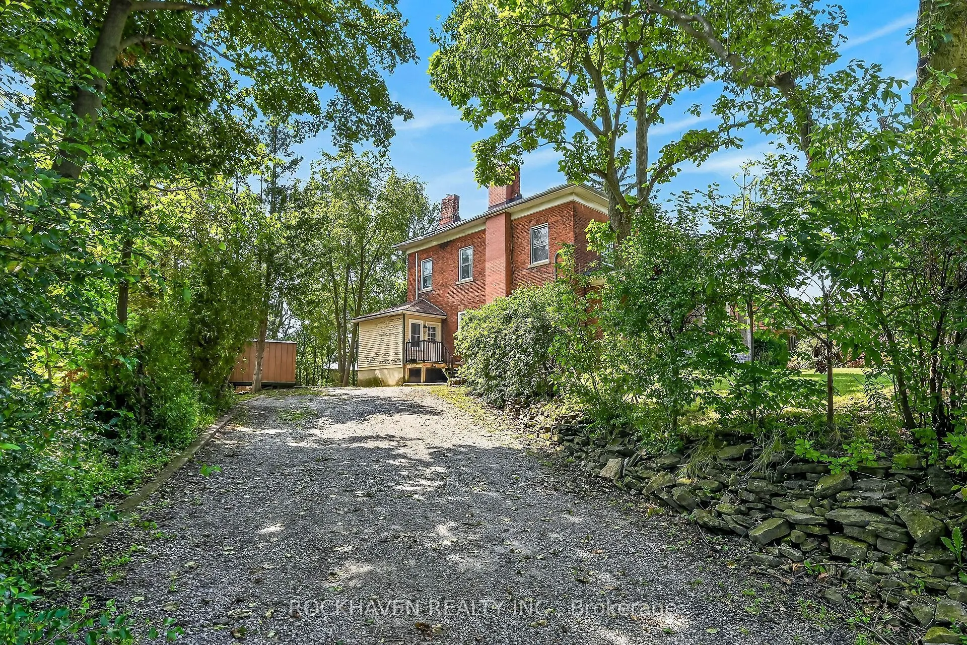 15 St David Street W