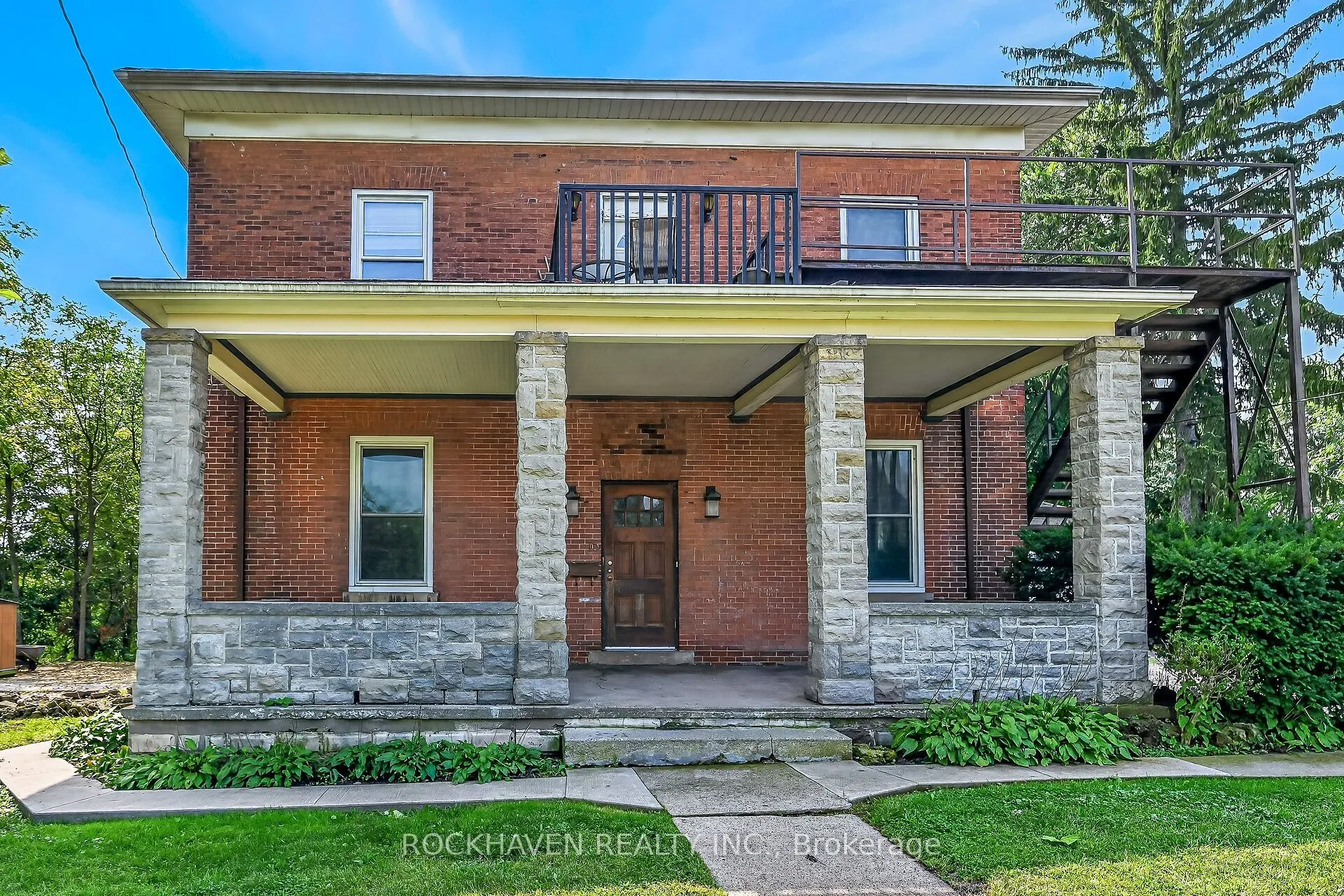 15 St David Street W