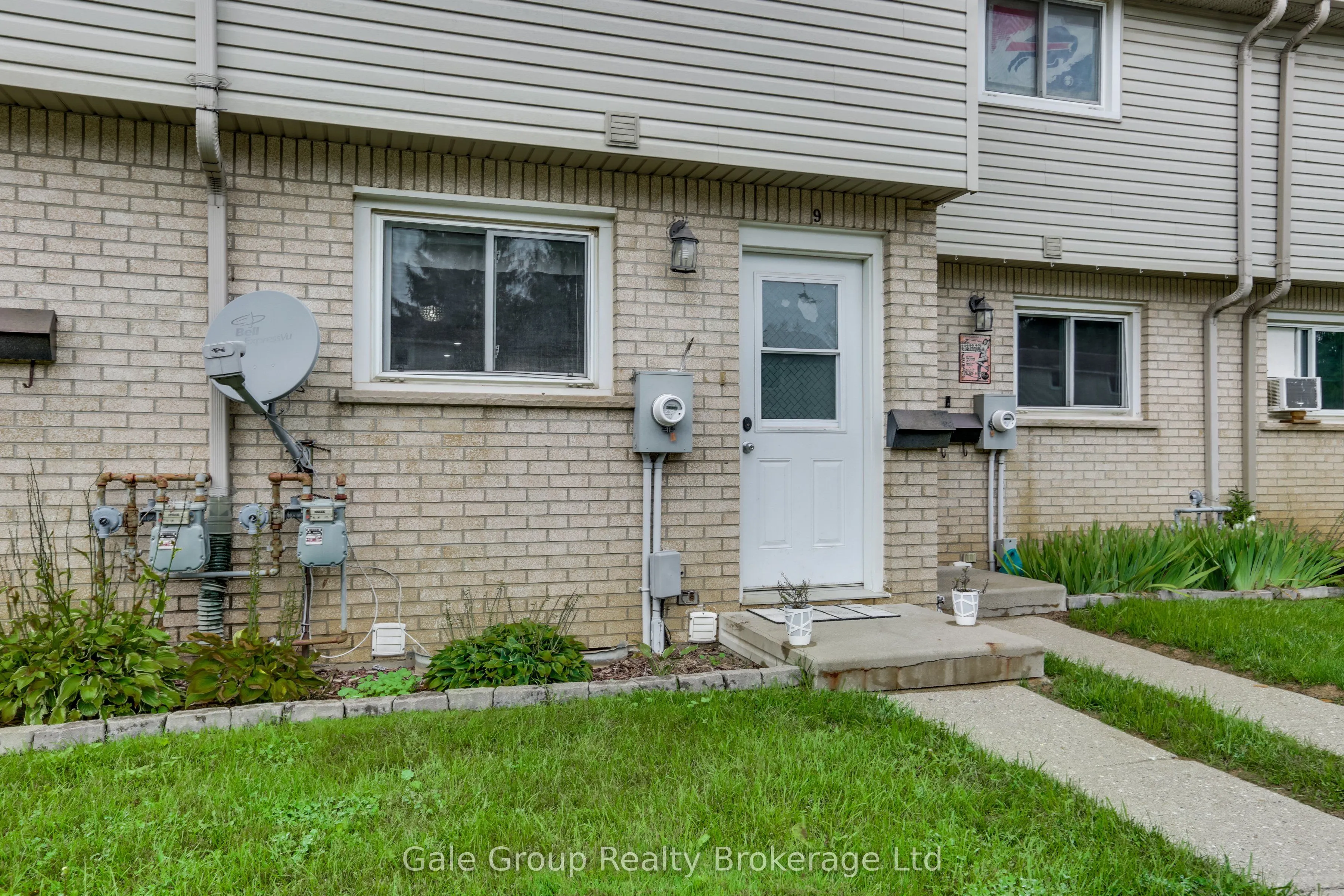 105 Springbank Avenue #9