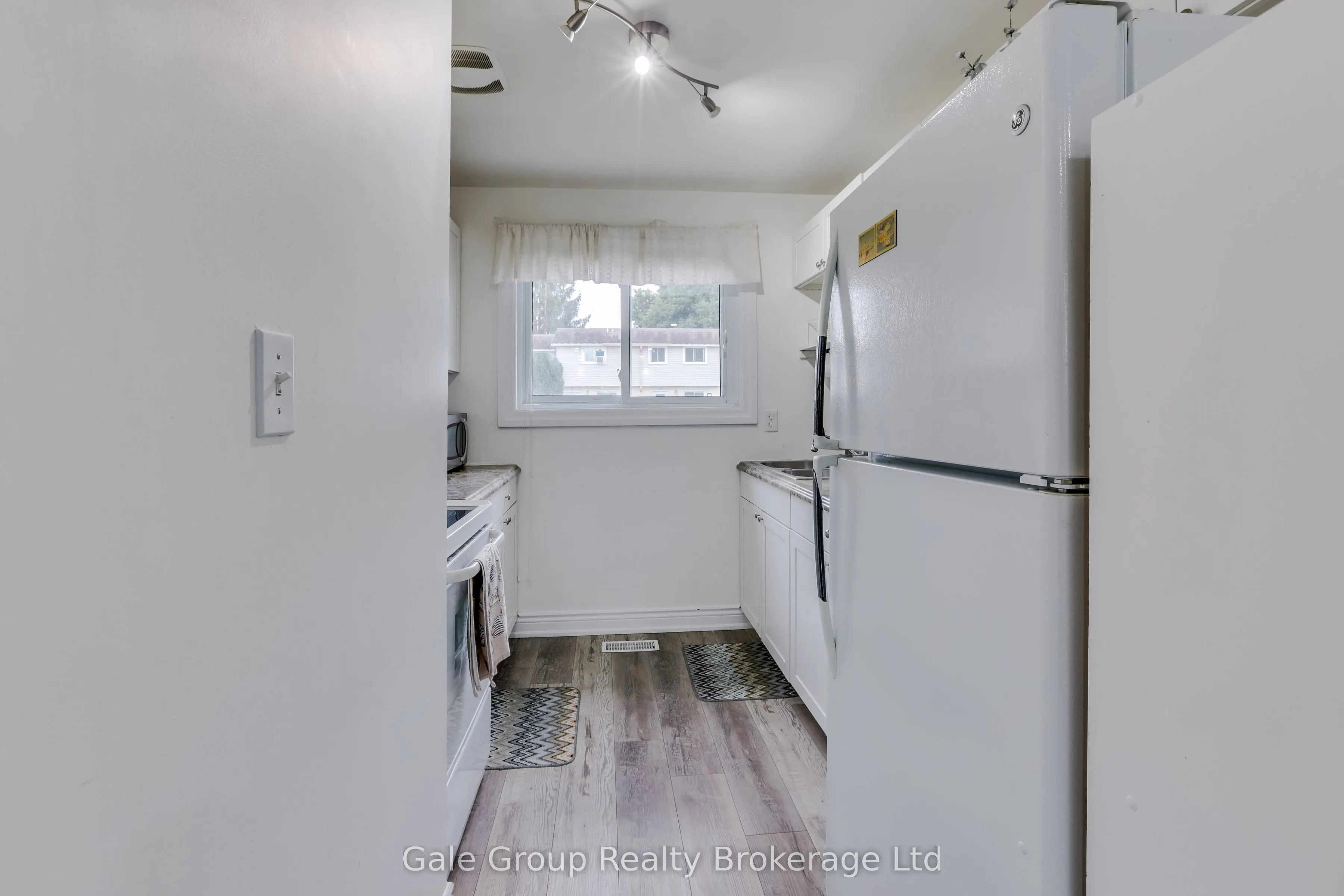 105 Springbank Avenue #9