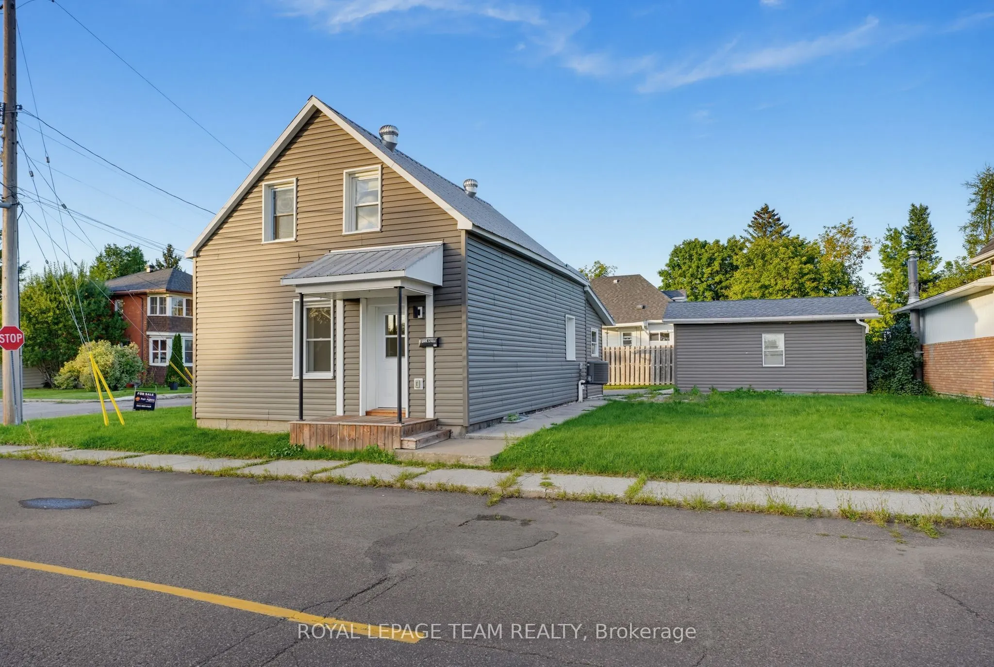 81 BANK Street S