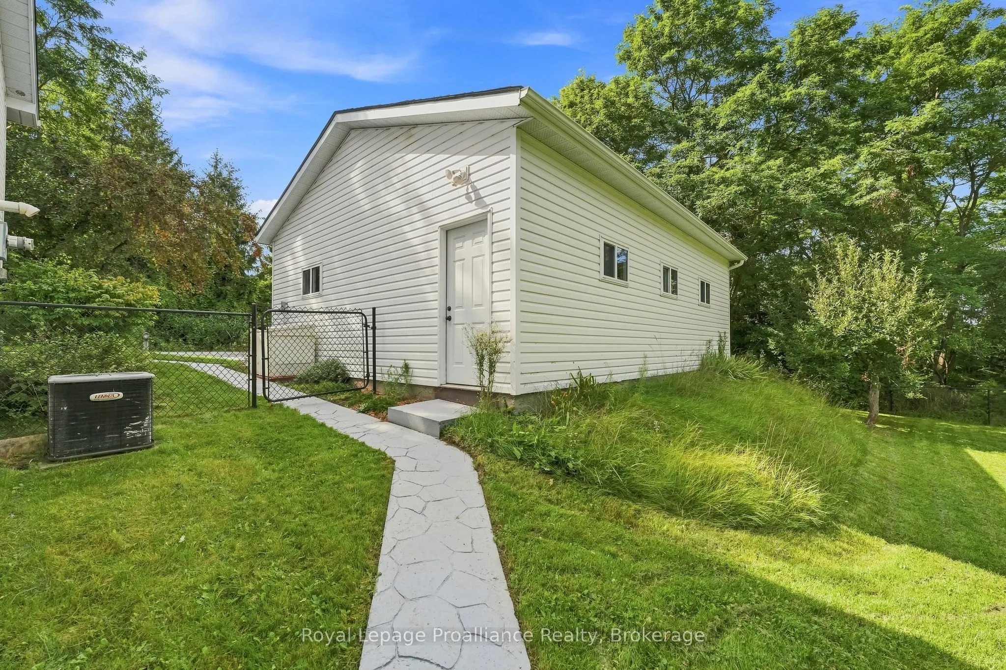 1528 Pinewood School Road