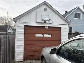 225 8th Street W
