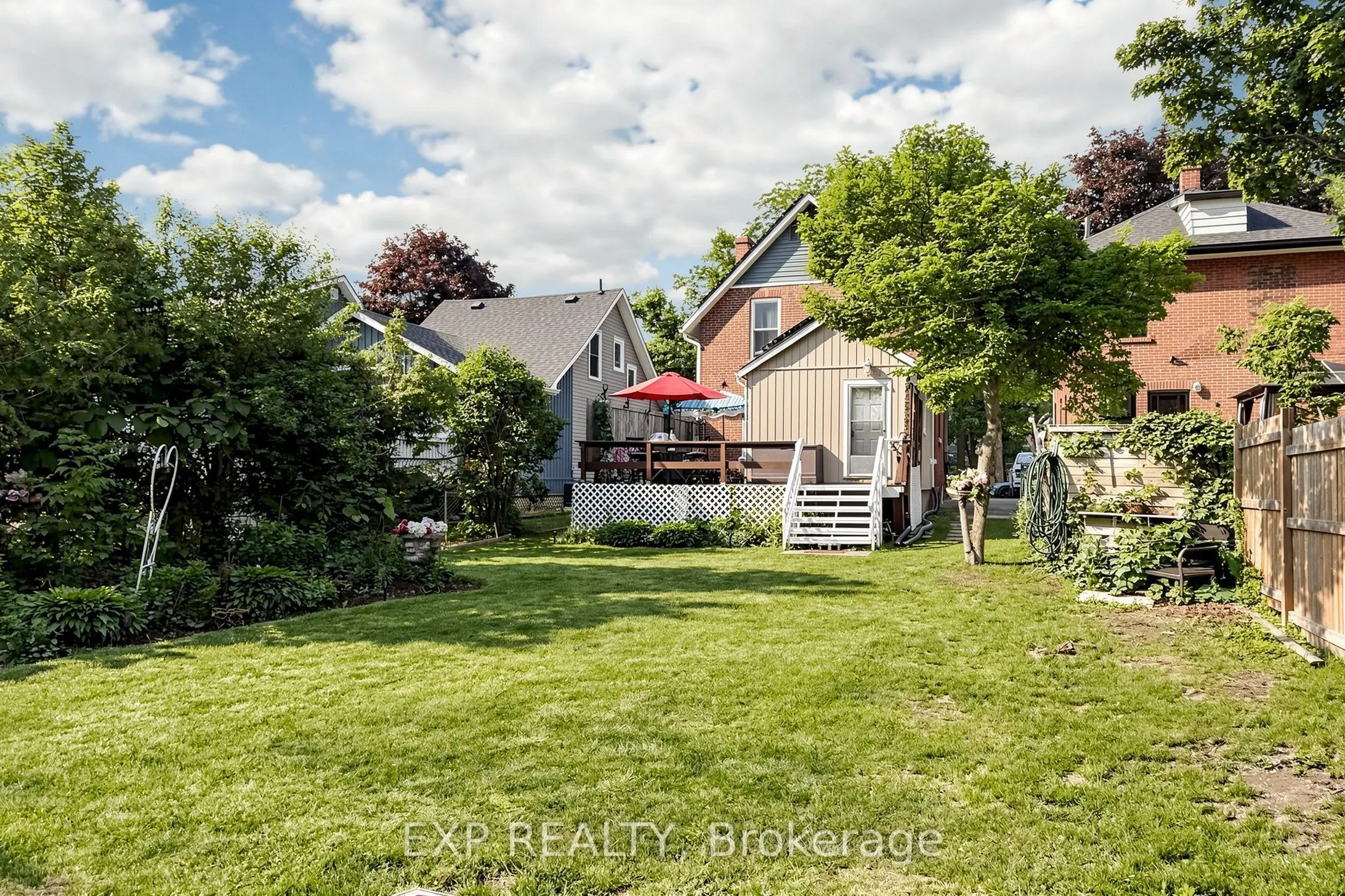 28 Simcoe Street