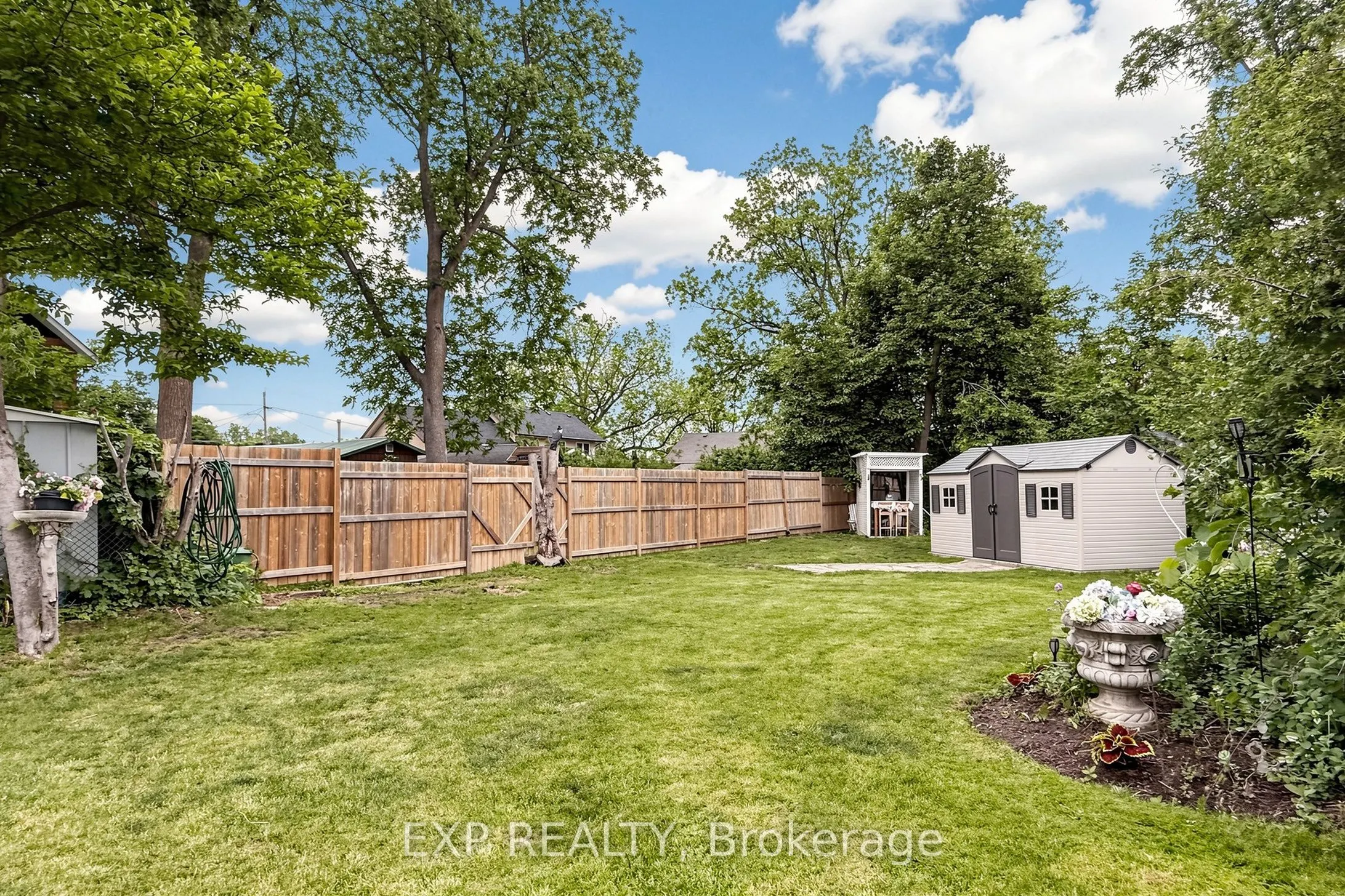 28 Simcoe Street