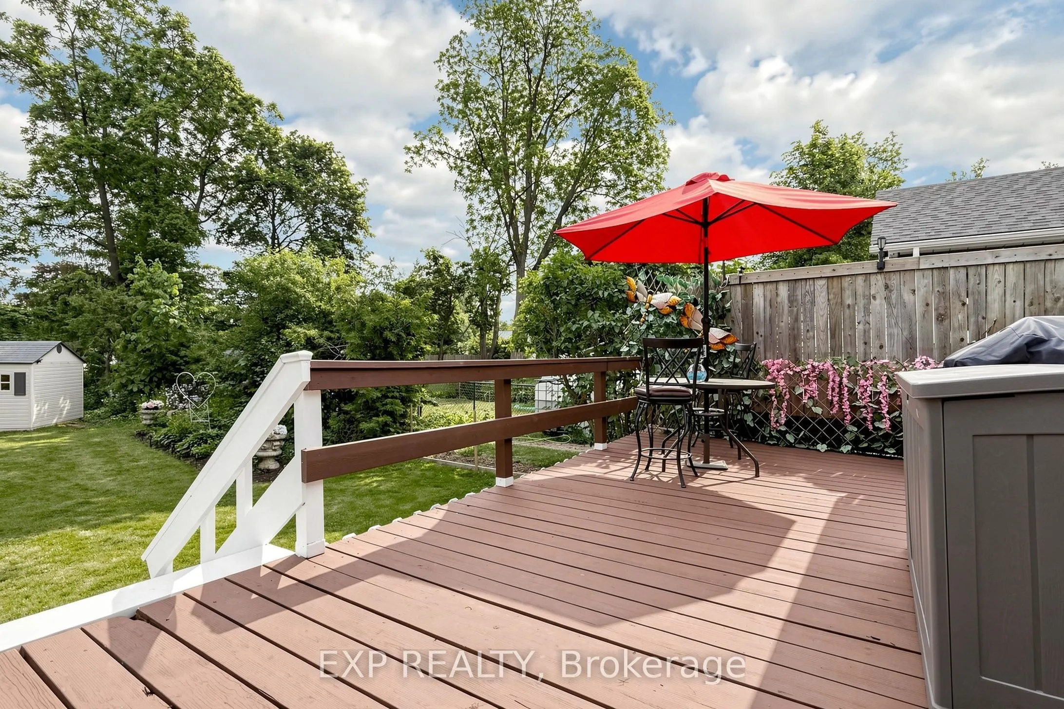 28 Simcoe Street