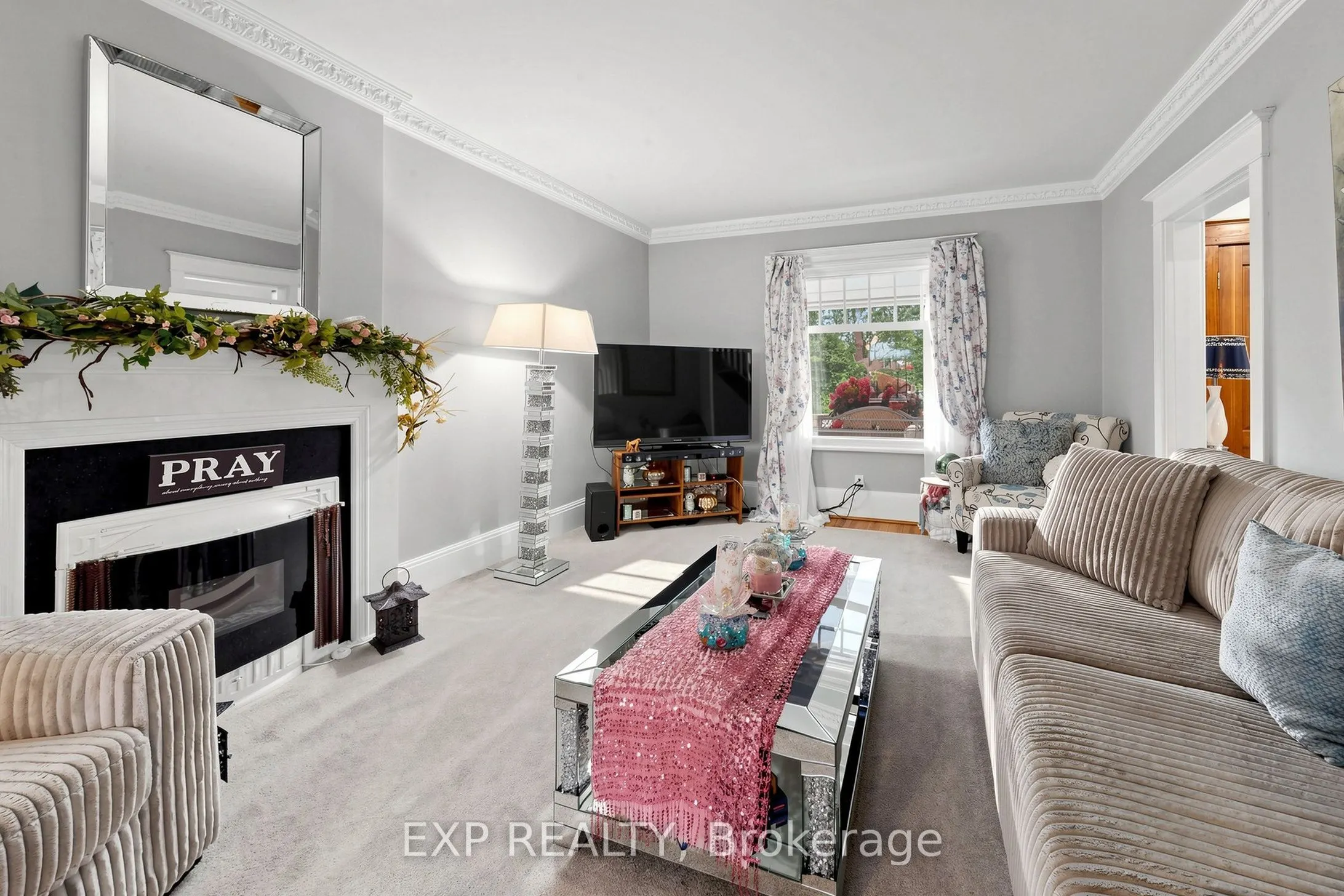 28 Simcoe Street