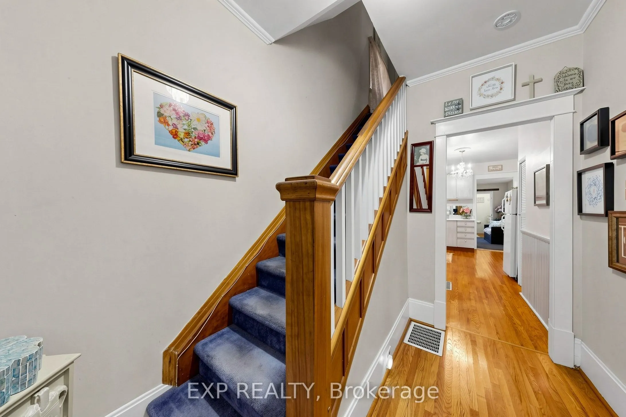 28 Simcoe Street