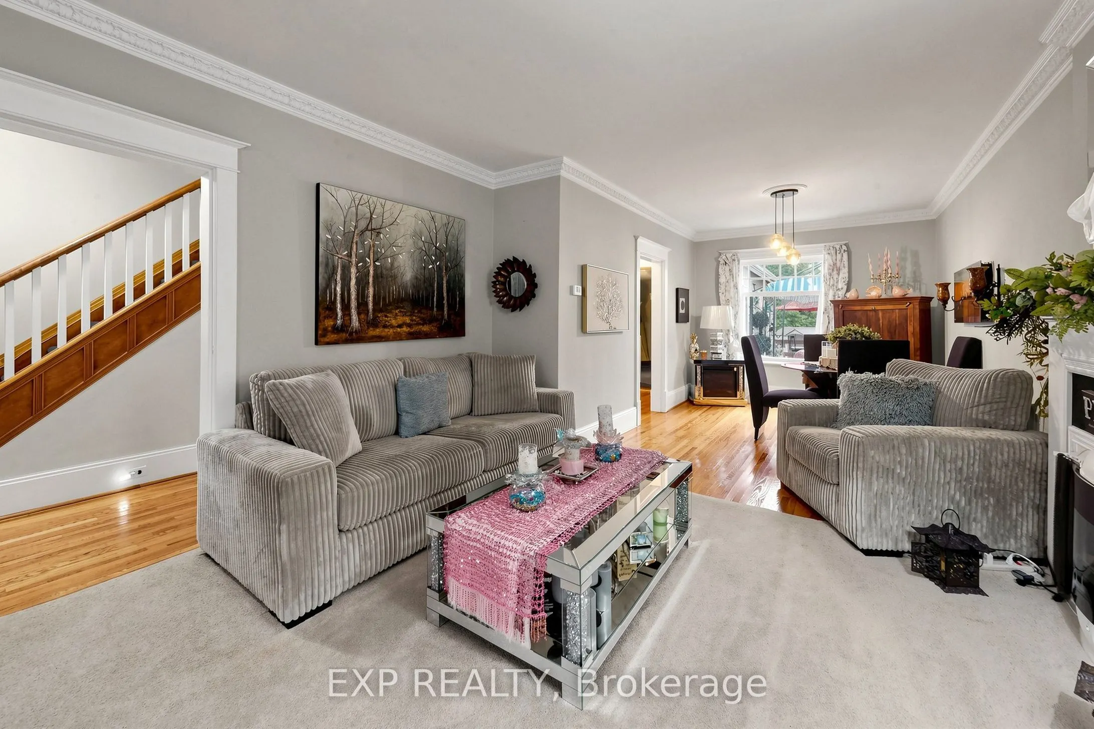28 Simcoe Street