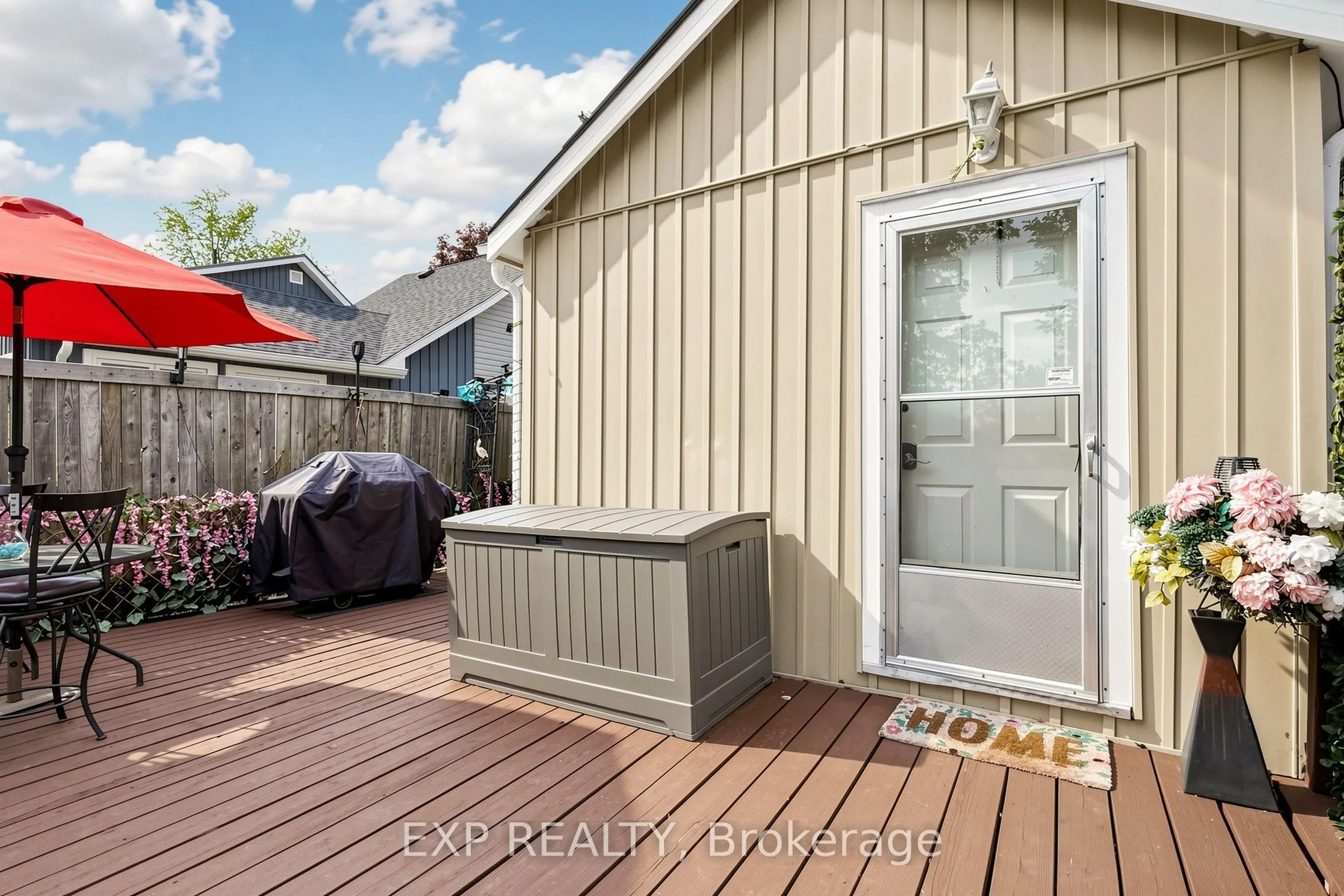 28 Simcoe Street