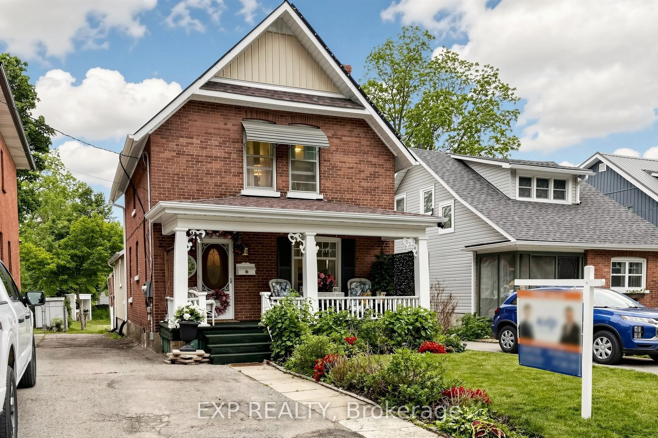 28 Simcoe Street