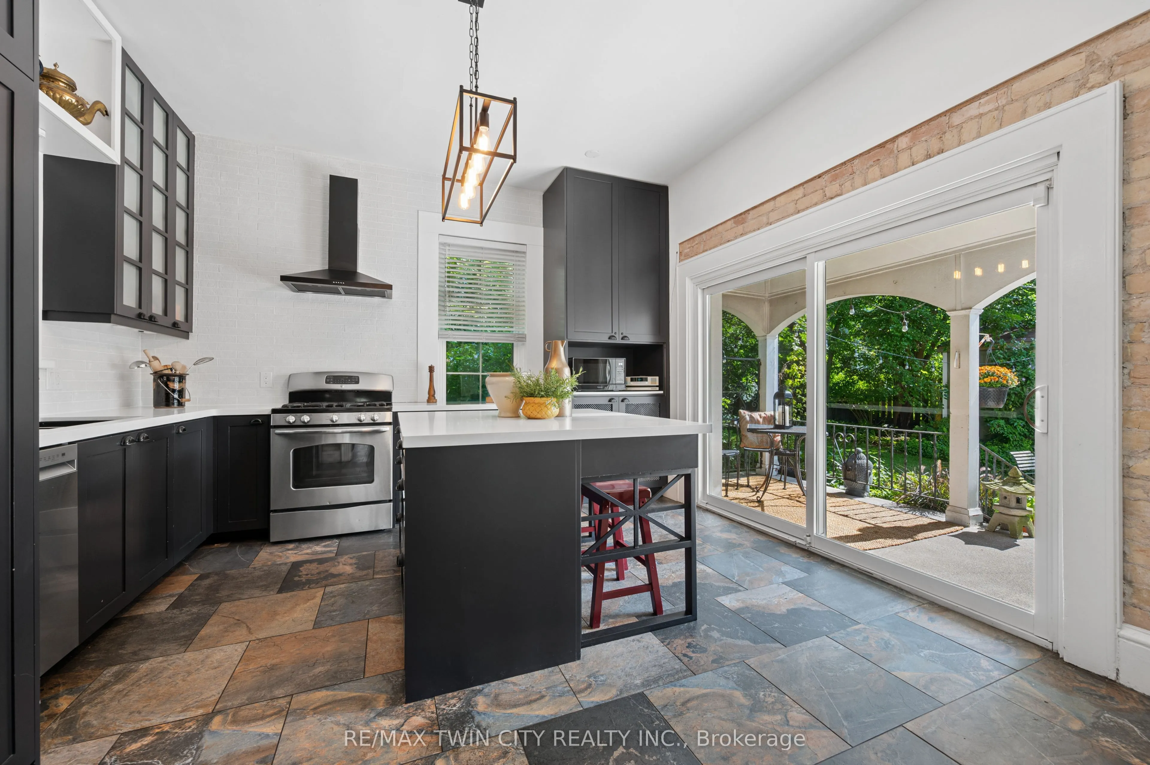 66 Park Hill Road E