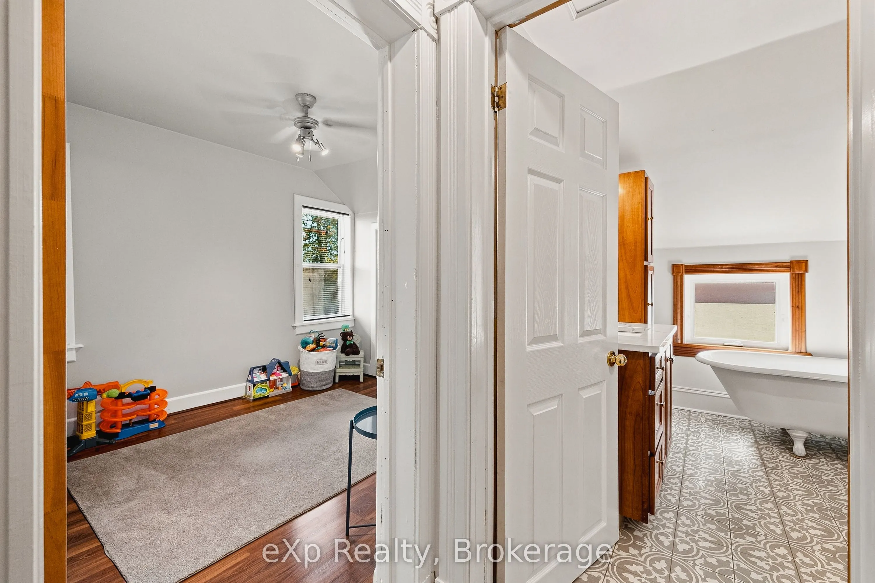 51 Osprey Street S