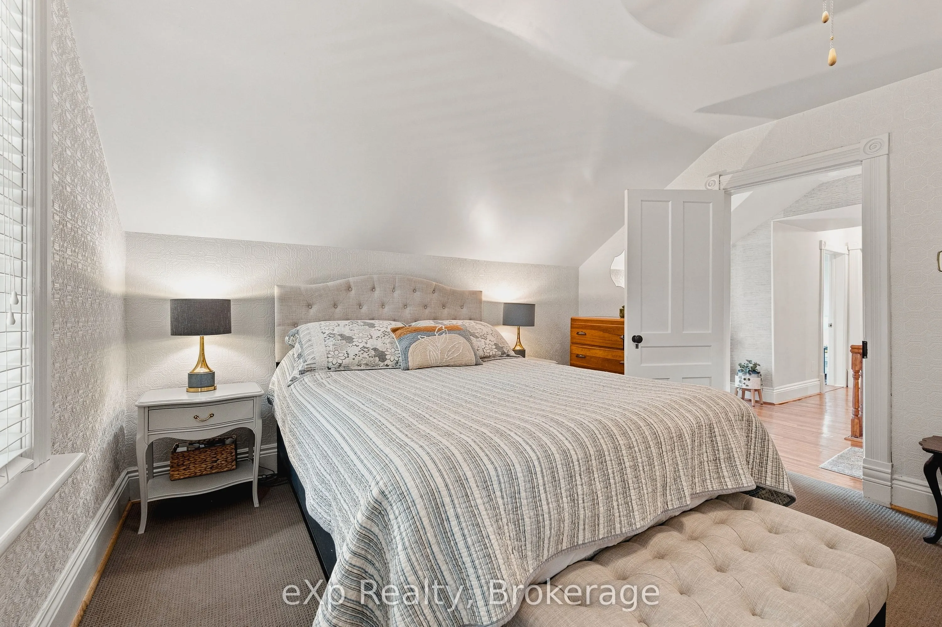 51 Osprey Street S