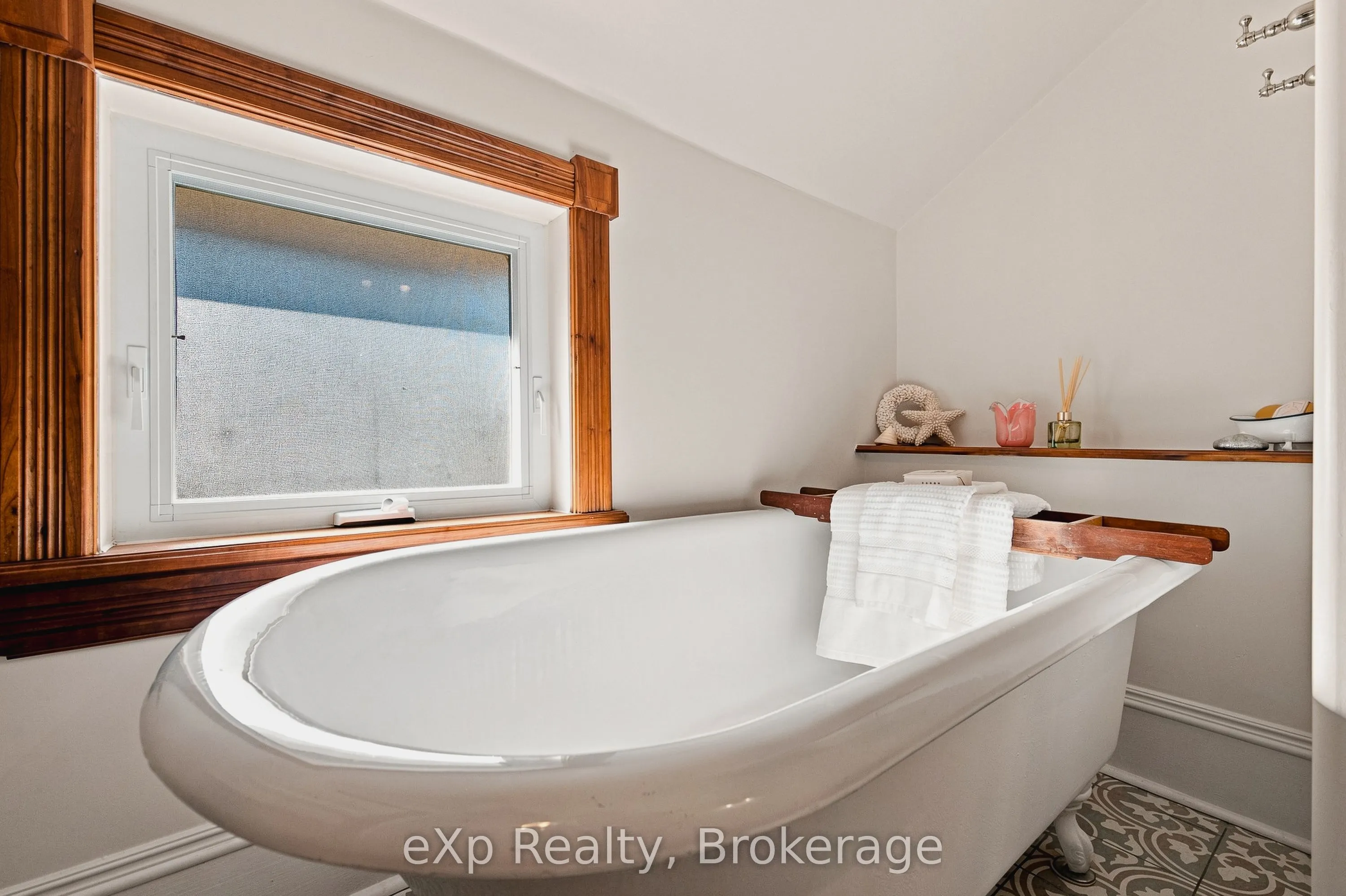 51 Osprey Street S