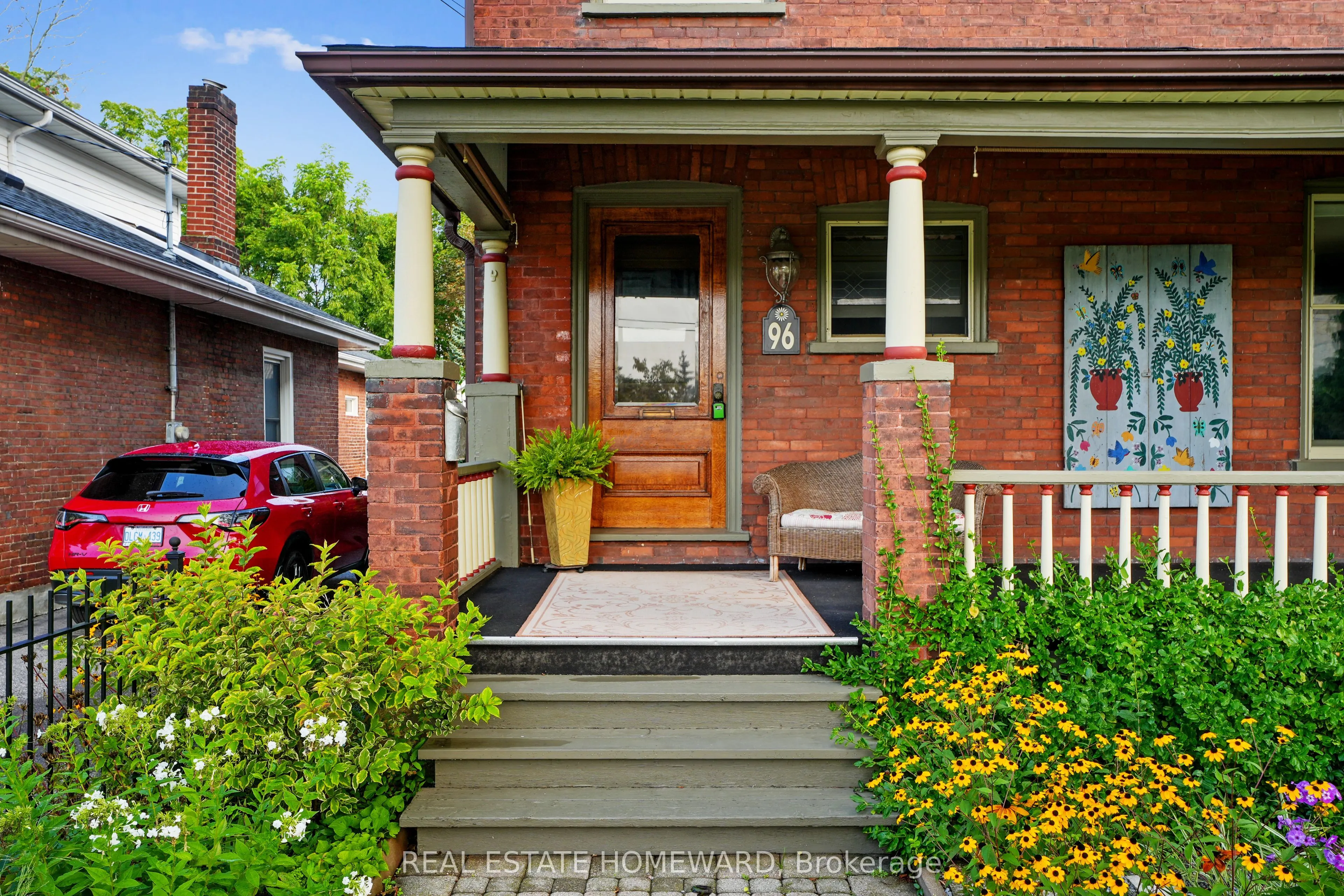 96 James Street W